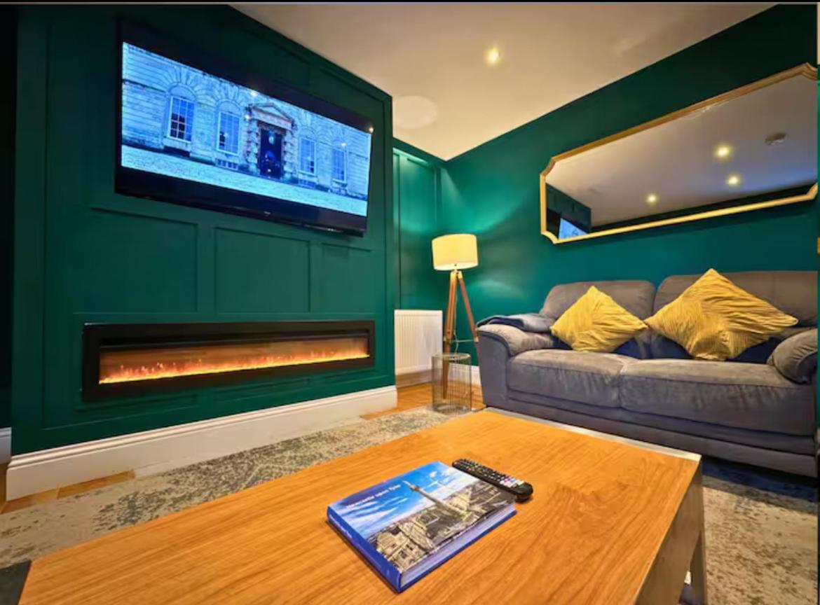 Quiet Garden Escape 3 Beds And Hot Tub Bliss London