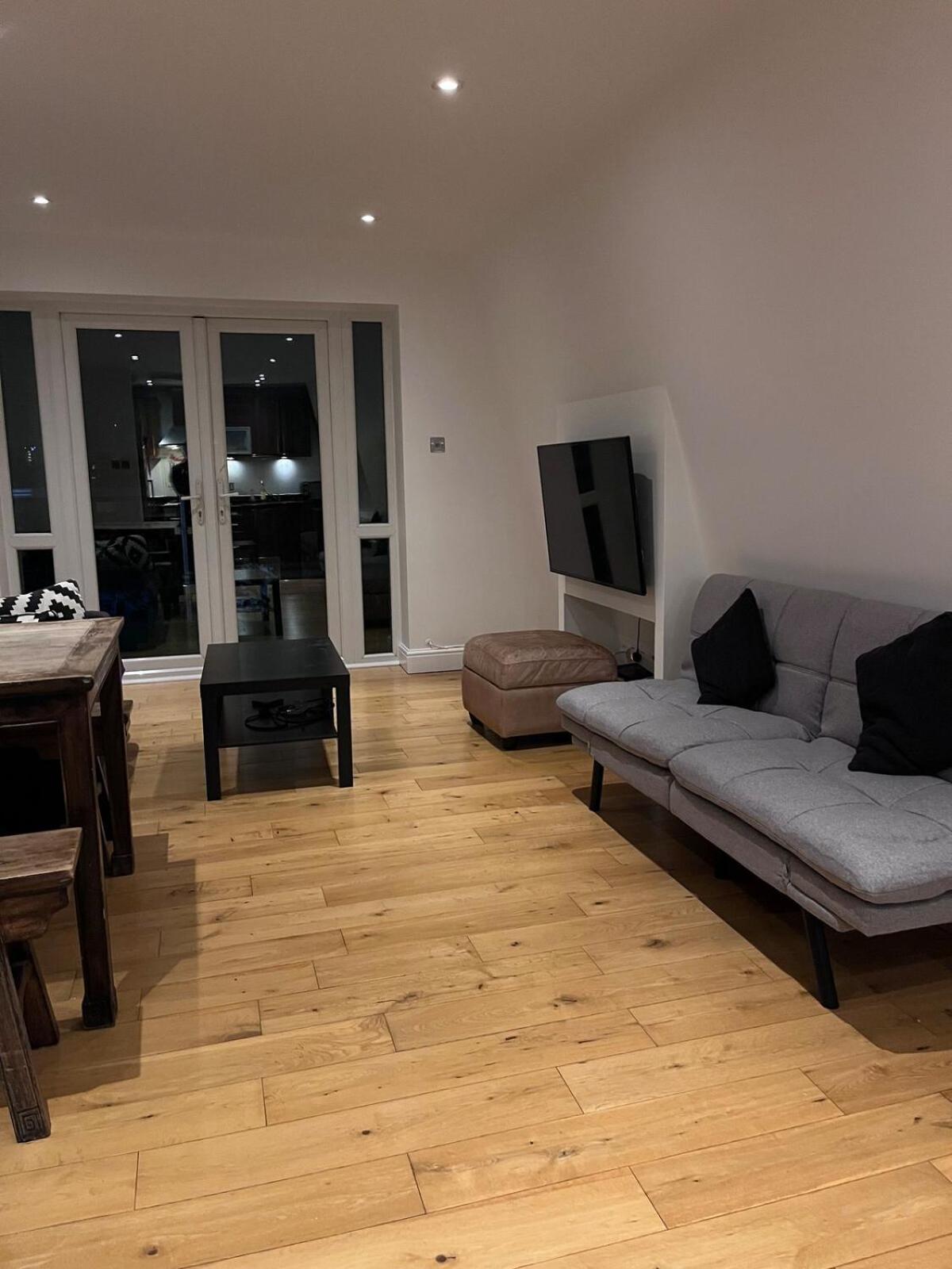 Luxury 2 Bed 2 Bath Penthouse *
