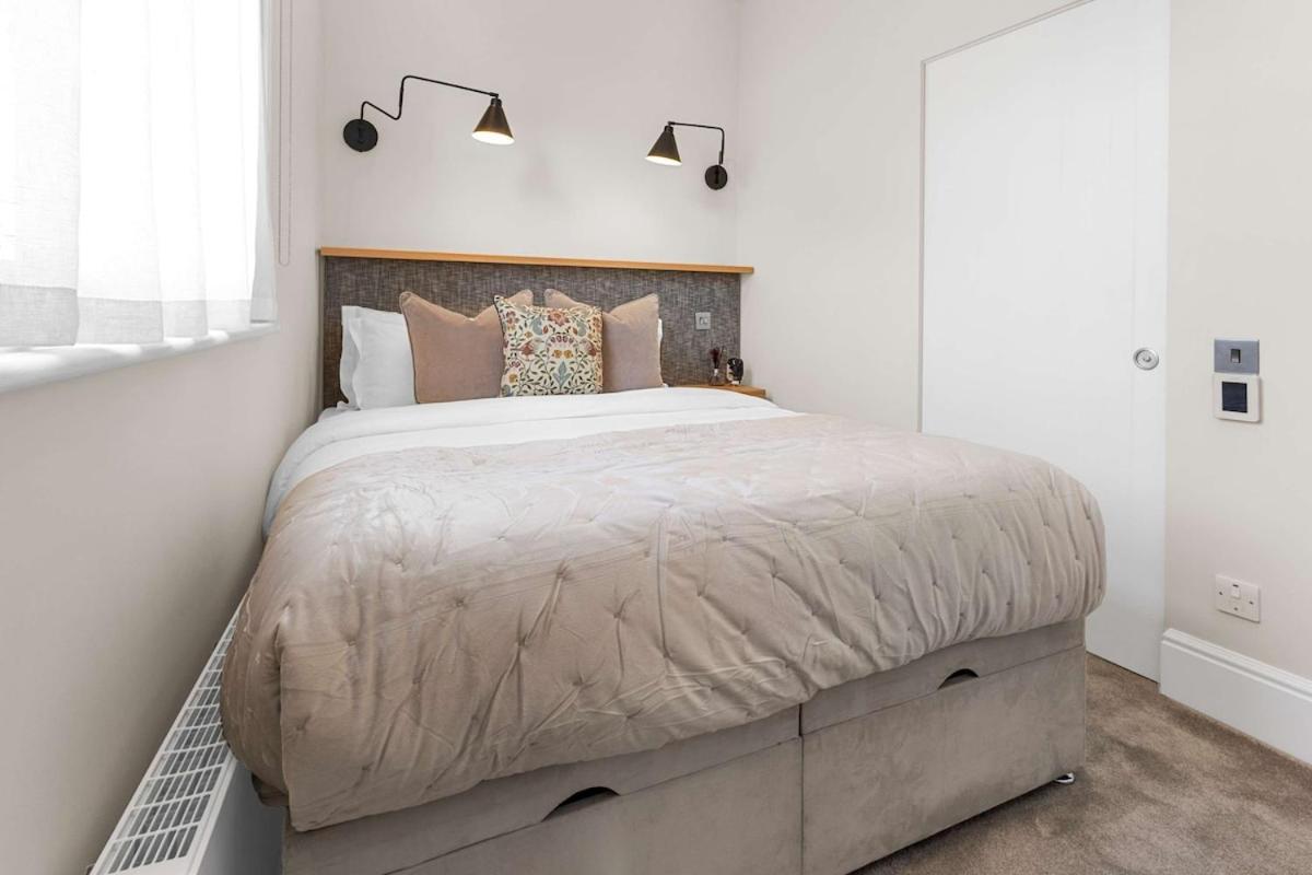 Stylish One Bedroom Apartment *