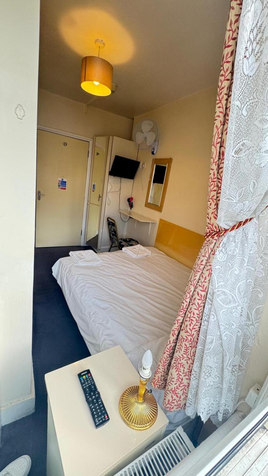 Warwick Road Hotel