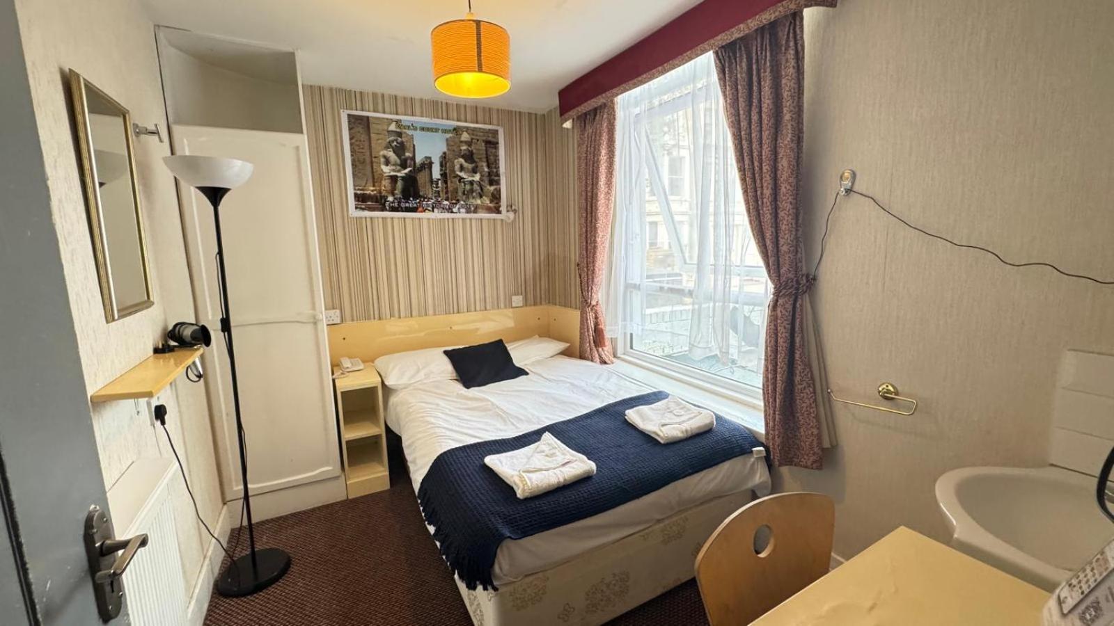 Warwick Road Hotel