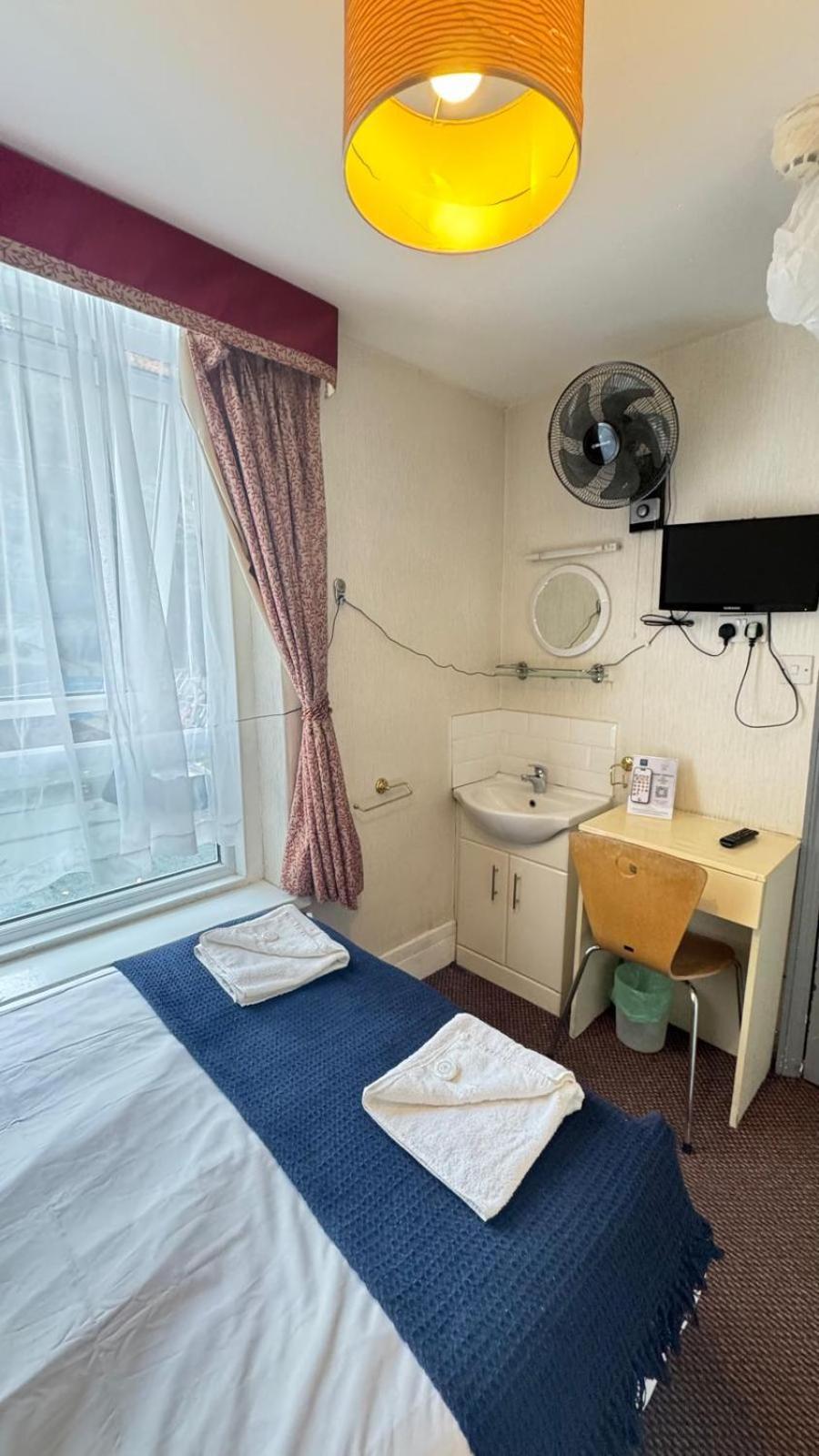 Hotel Warwick Road London