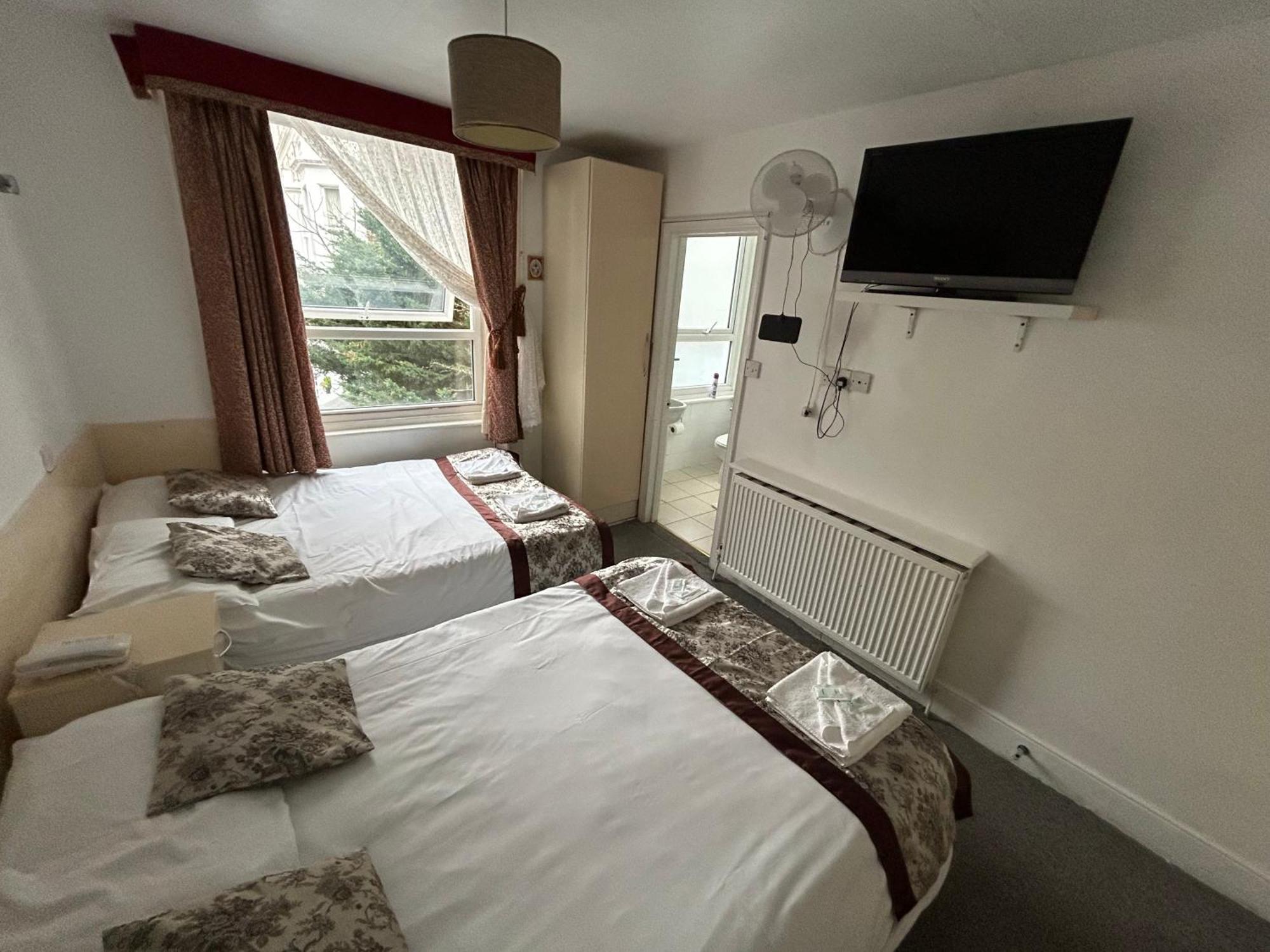 Hotel Warwick Road London