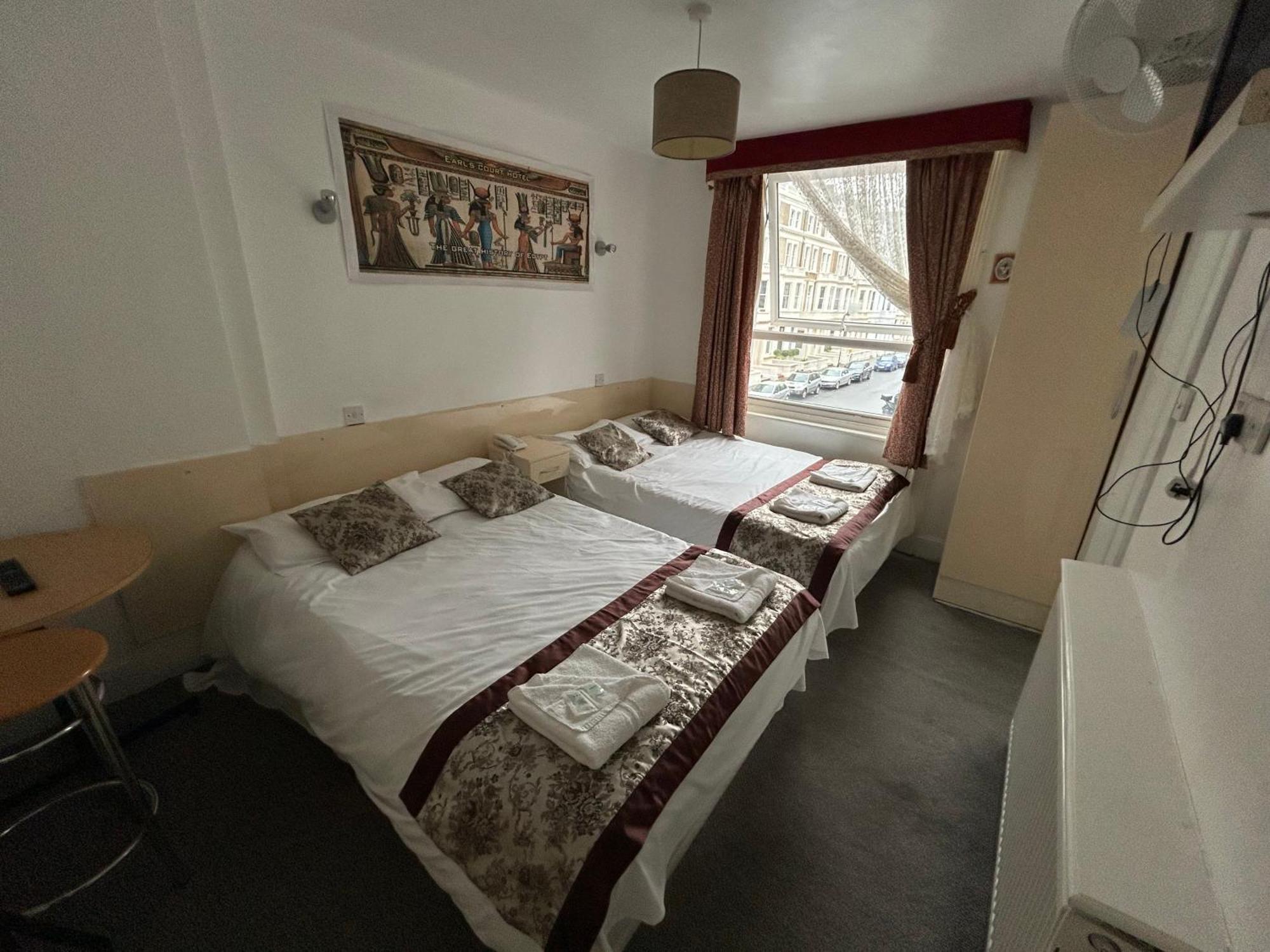 Warwick Road Hotel