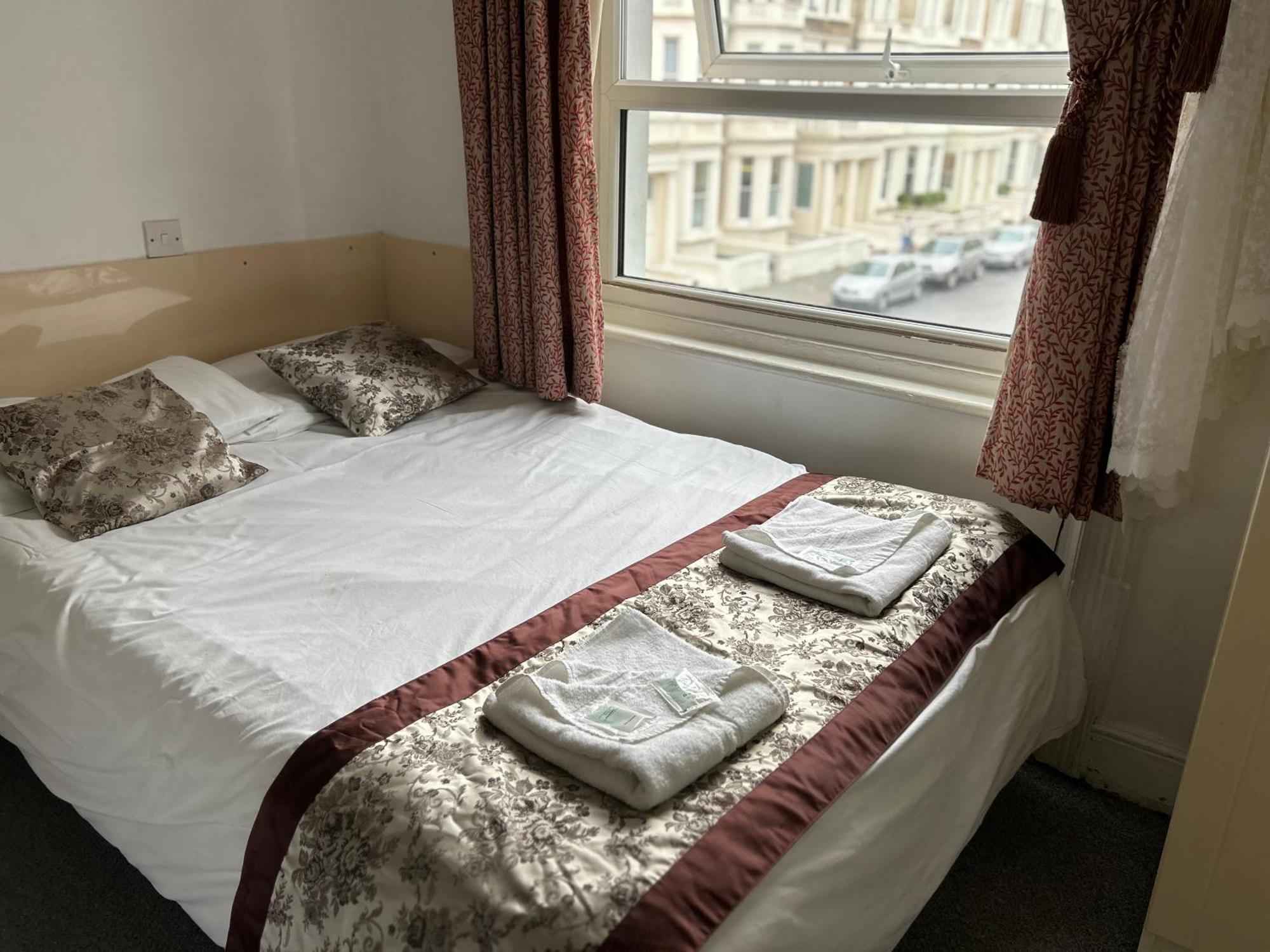 Warwick Road Hotel