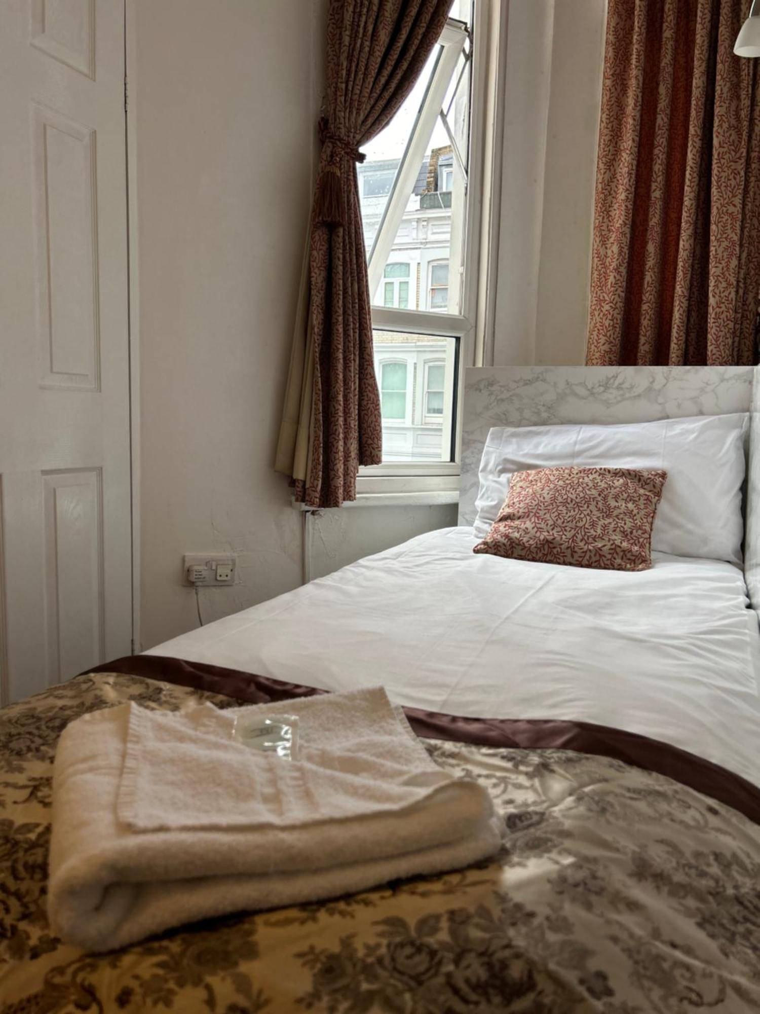 Hotel Warwick Road London