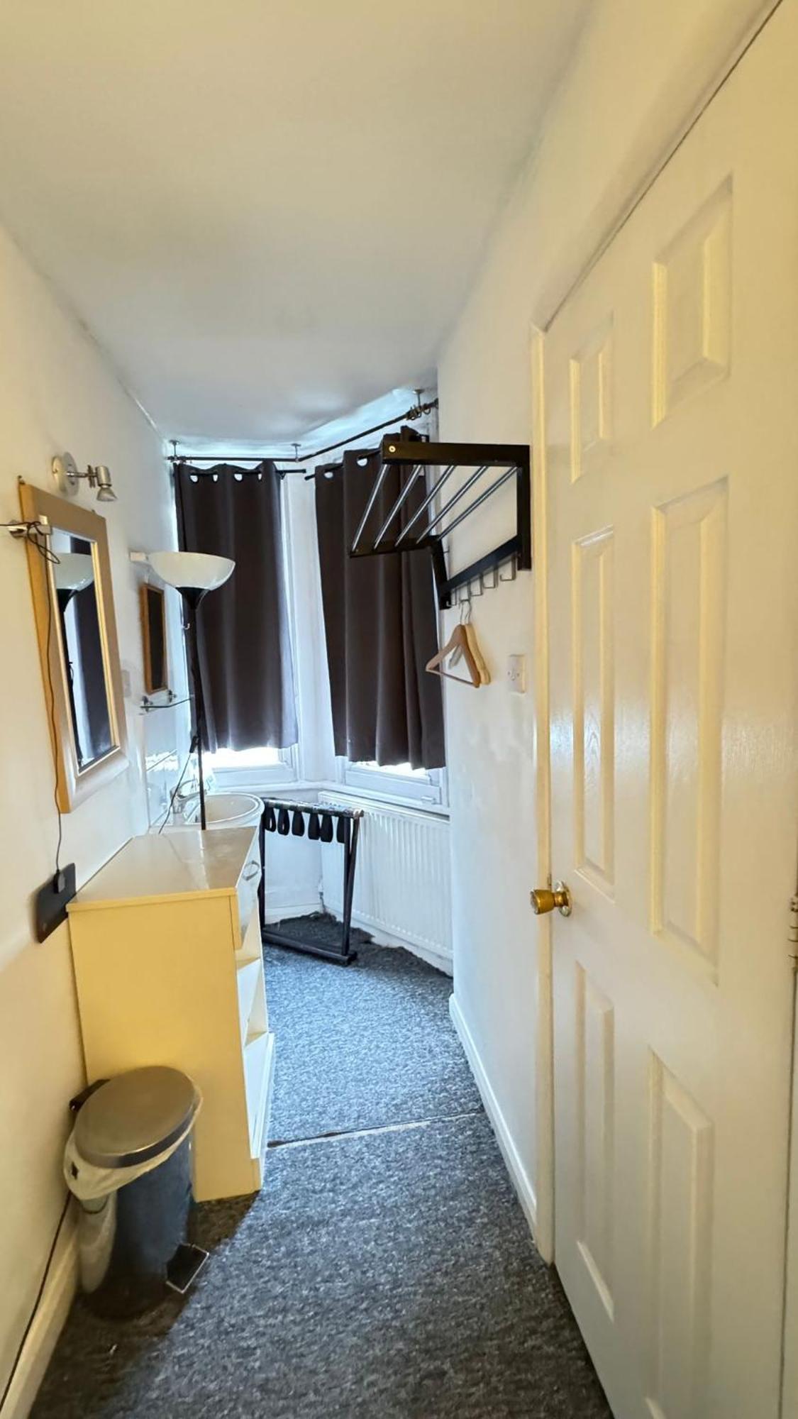 Hotel Warwick Road London