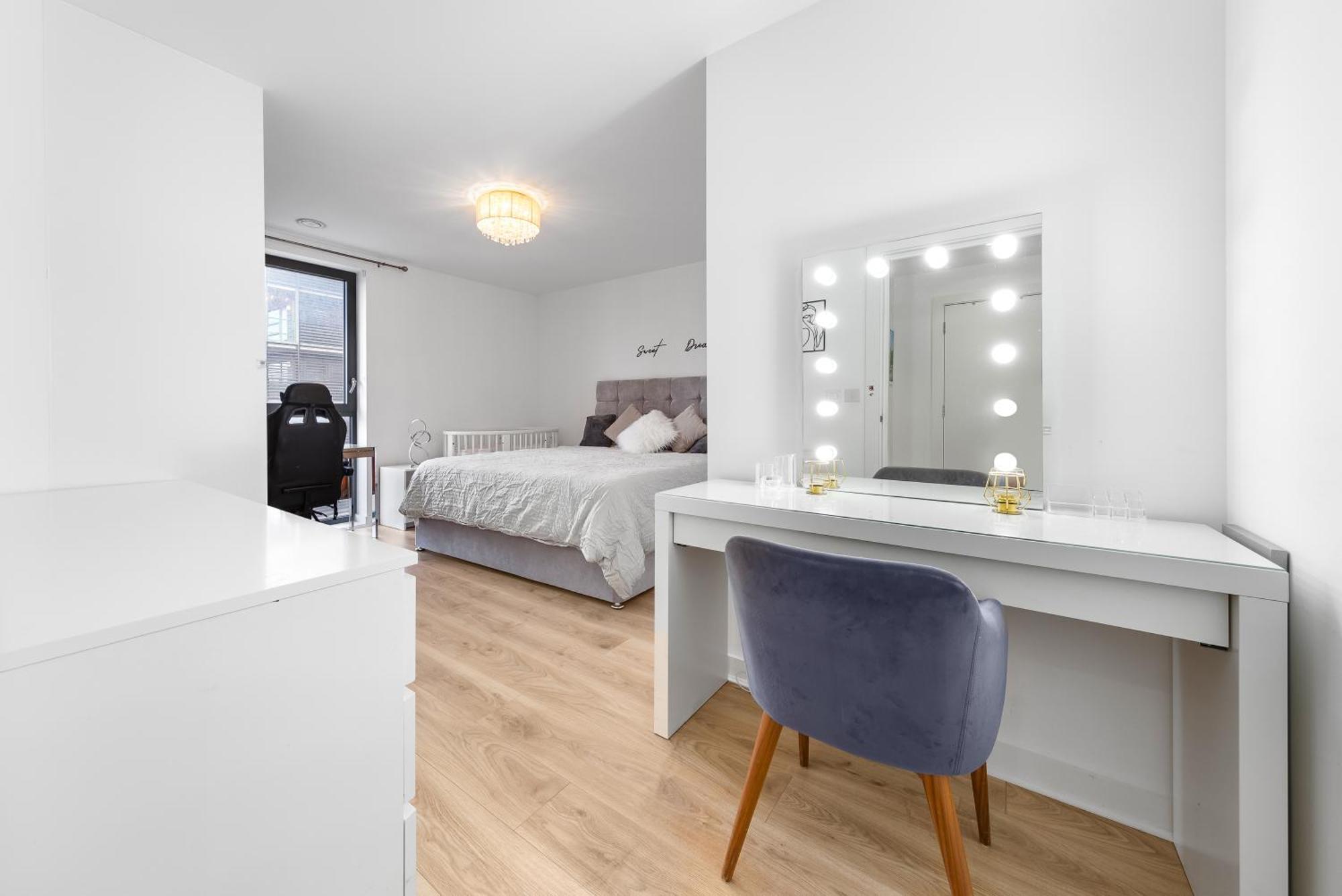 Apartment Spacious Modern 2br In The Heart Of *