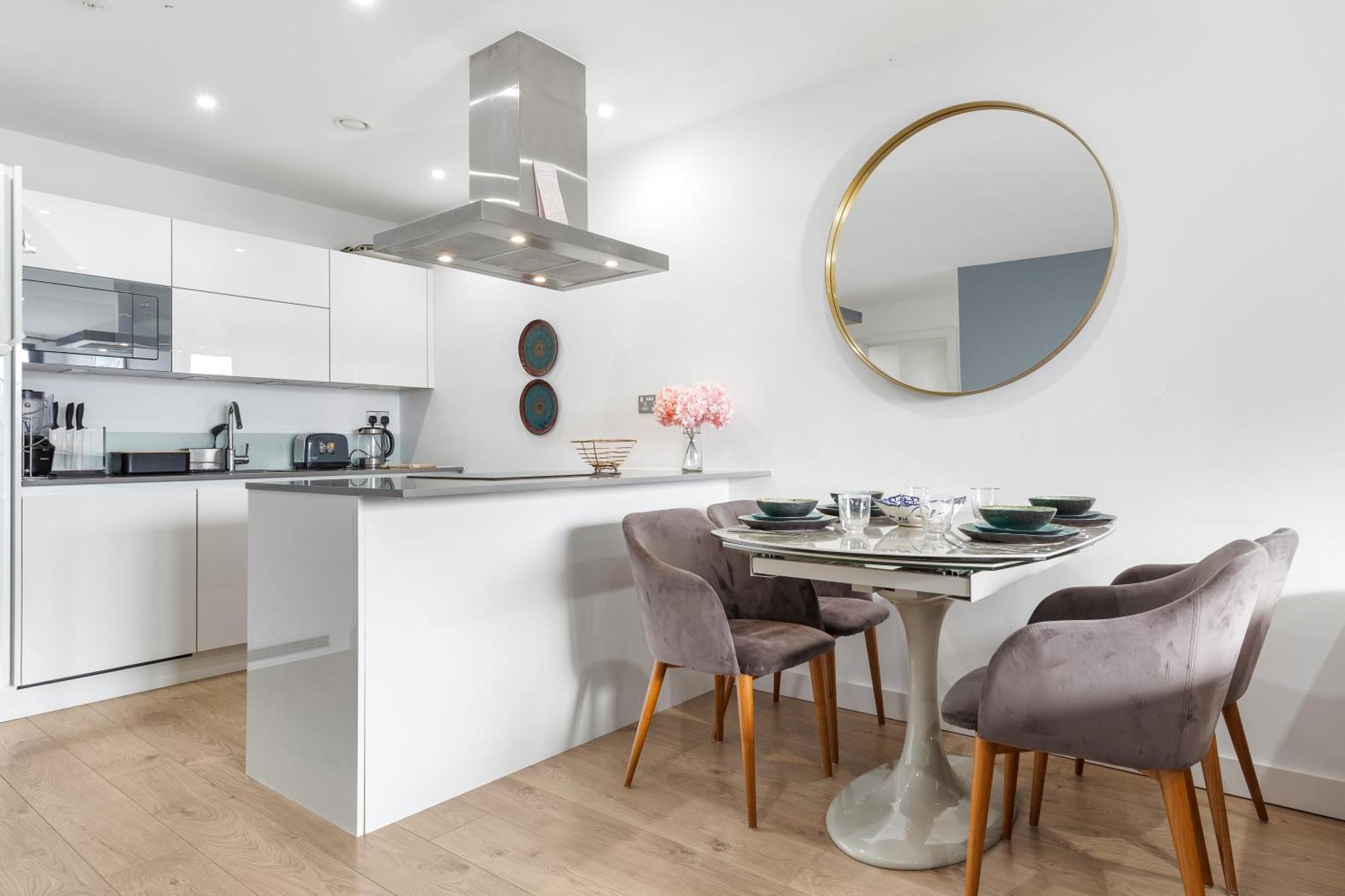 Spacious Modern 2br In The Heart Of