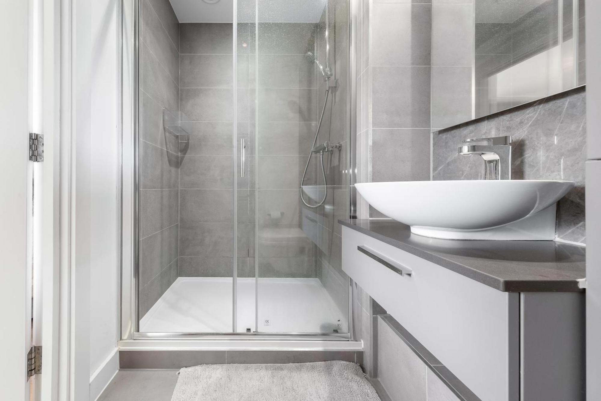 Spacious Modern 2br In The Heart Of Apartment London