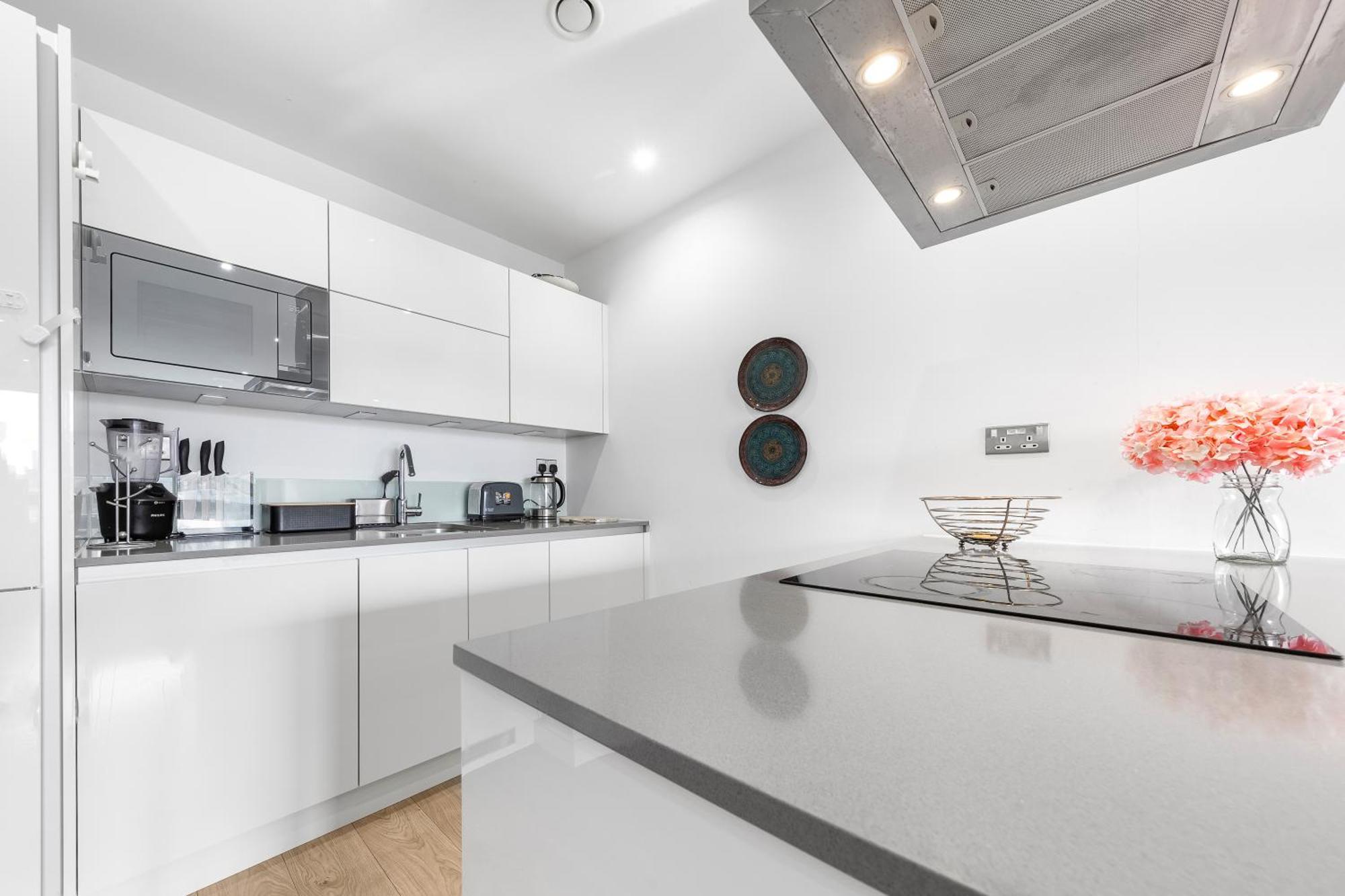 Spacious Modern 2br In The Heart Of * London