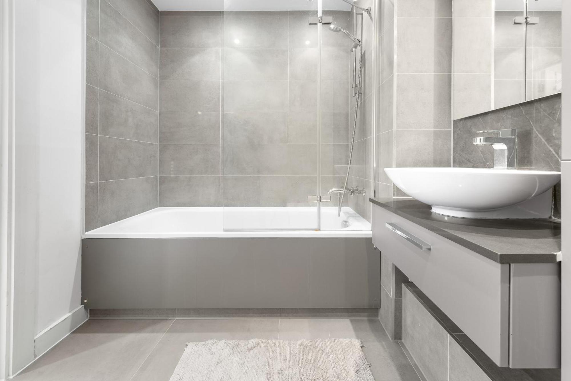 Spacious Modern 2br In The Heart Of