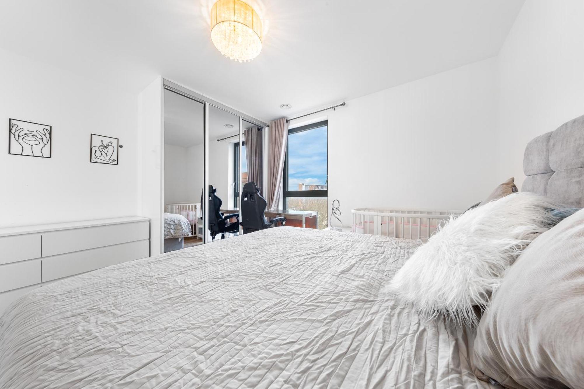 Spacious Modern 2br In The Heart Of *