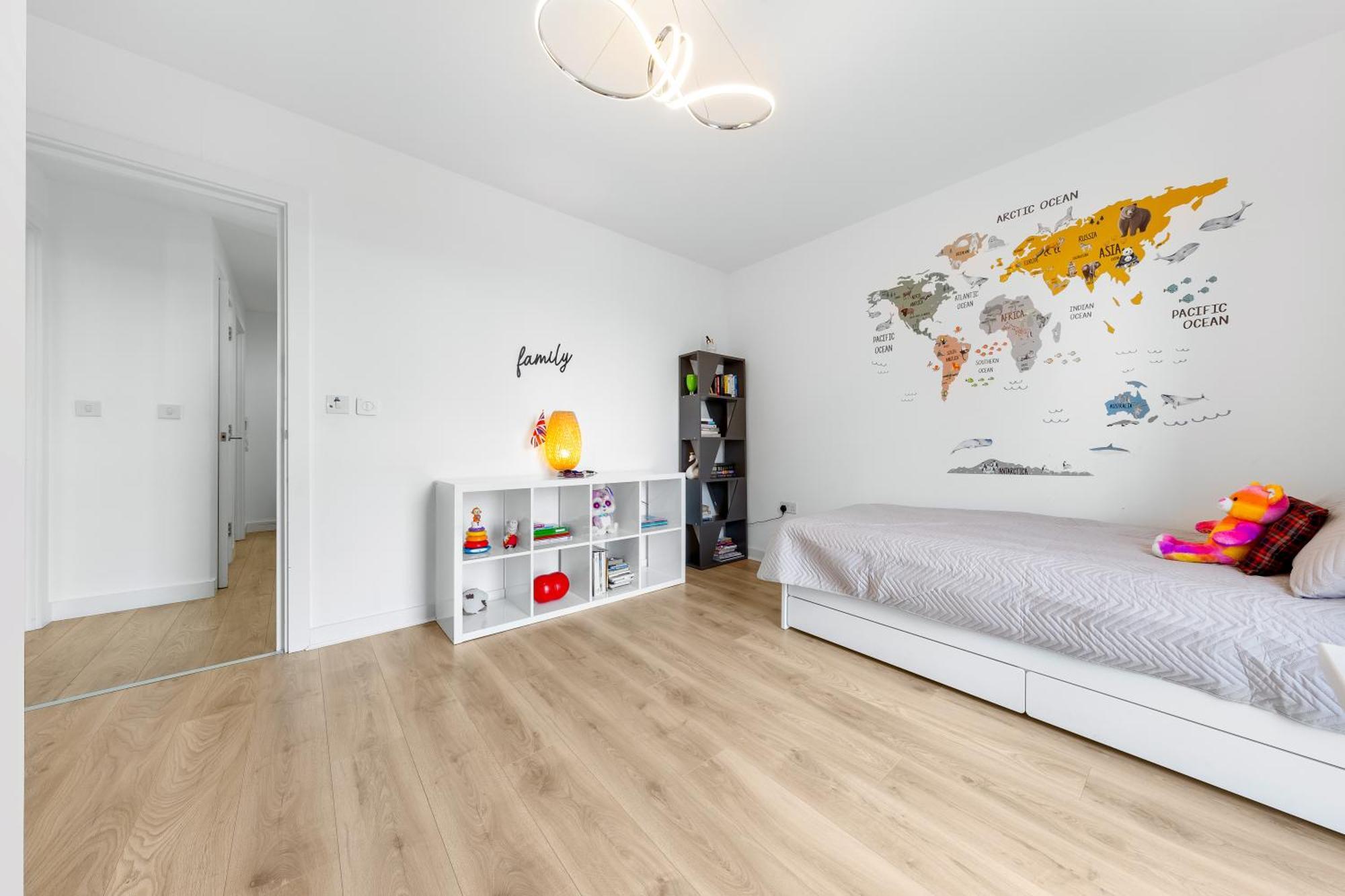 Spacious Modern 2br In The Heart Of * London