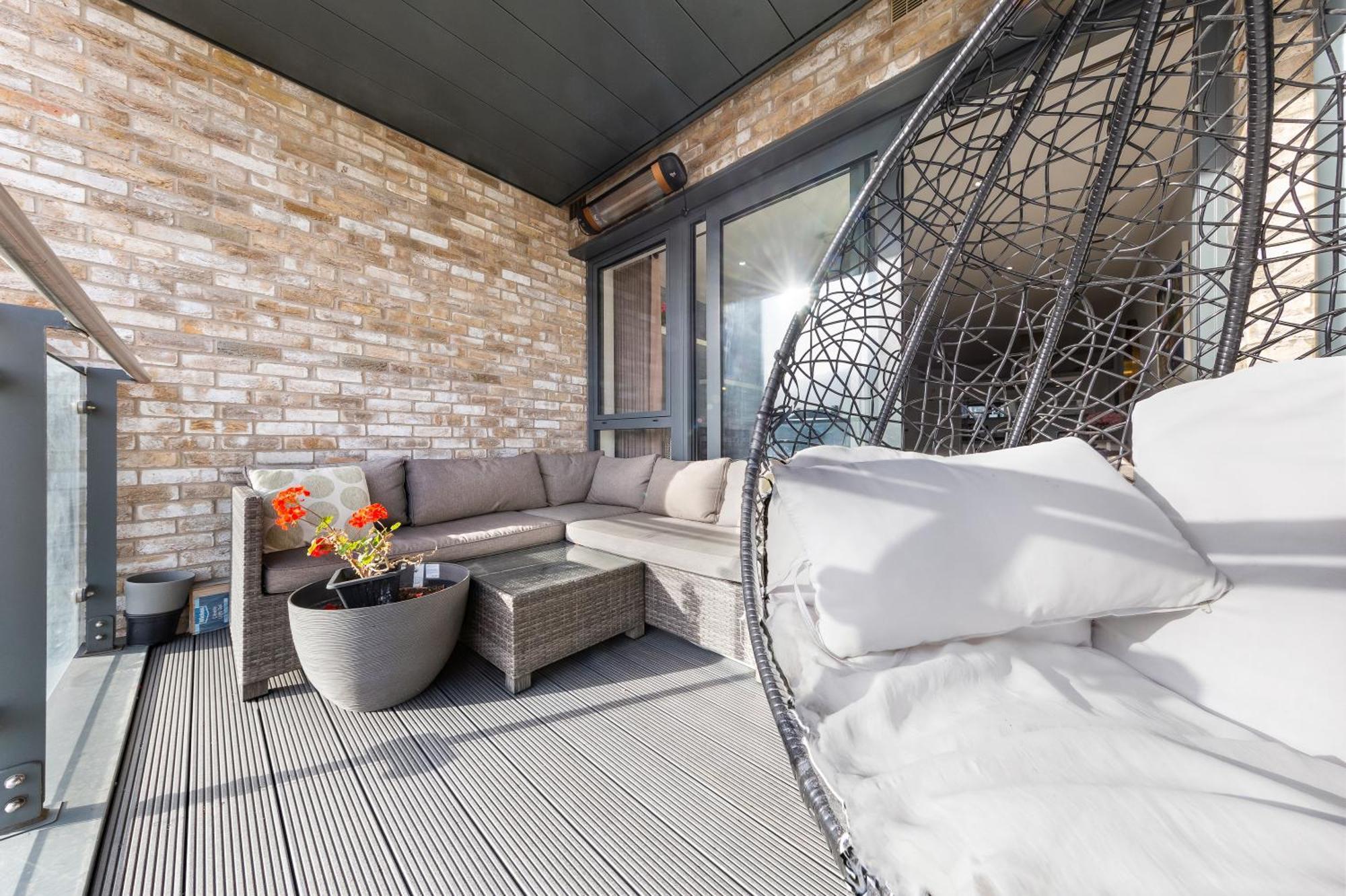 Spacious Modern 2br In The Heart Of