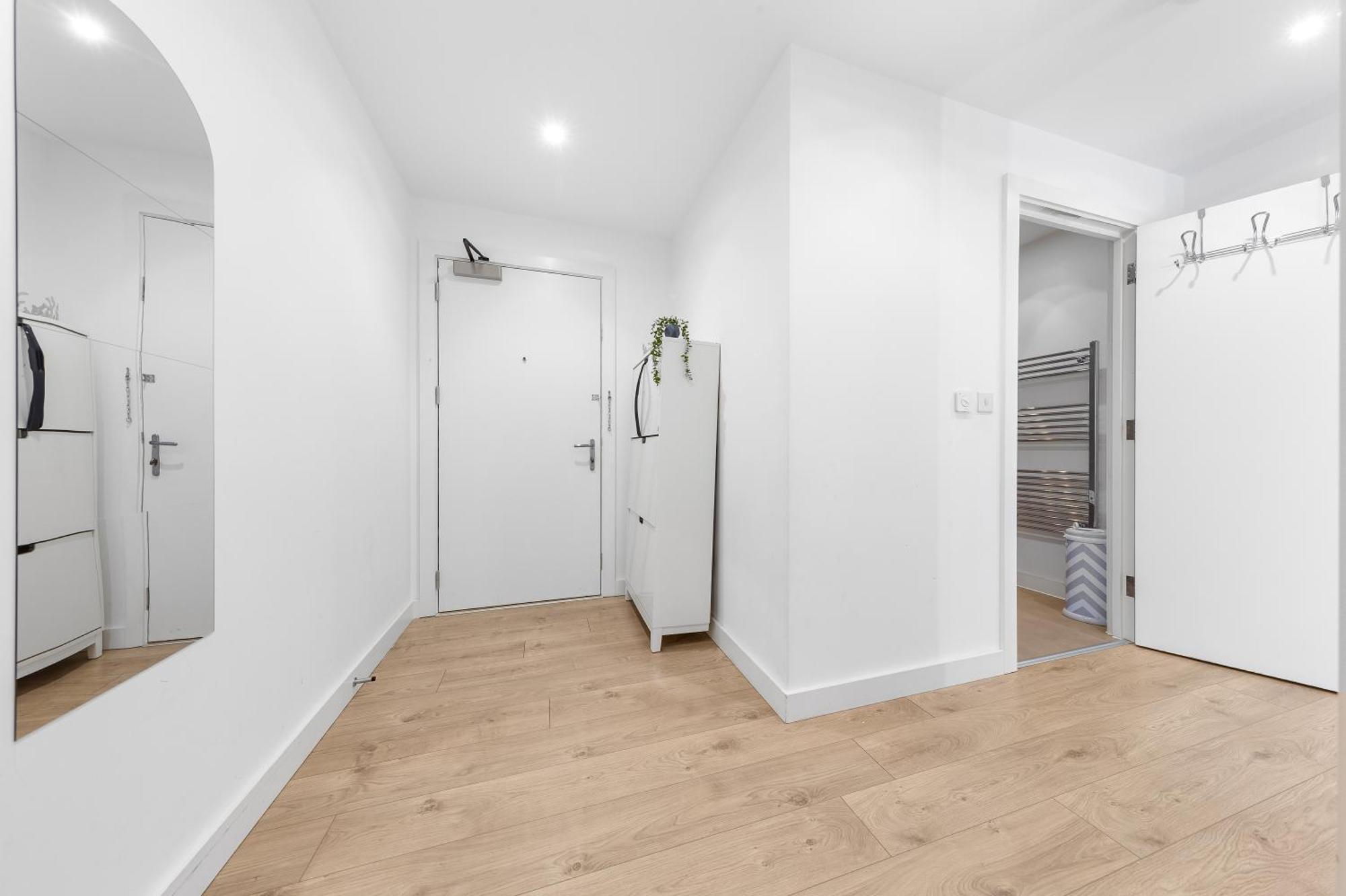 Spacious Modern 2br In The Heart Of *