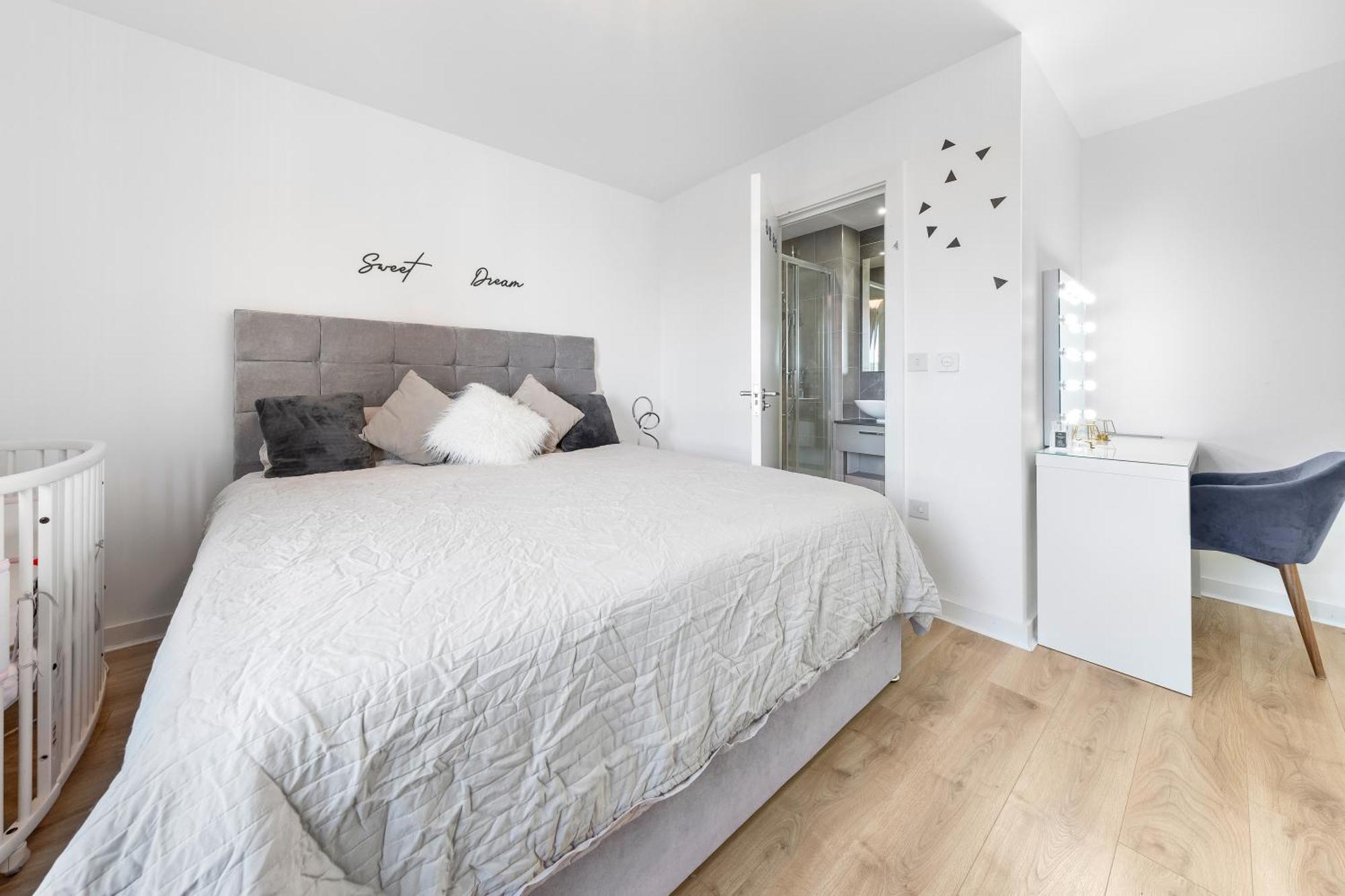 Spacious Modern 2br In The Heart Of Apartment *