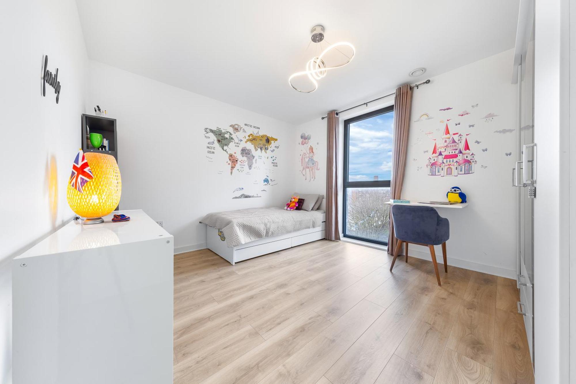 Spacious Modern 2br In The Heart Of * London
