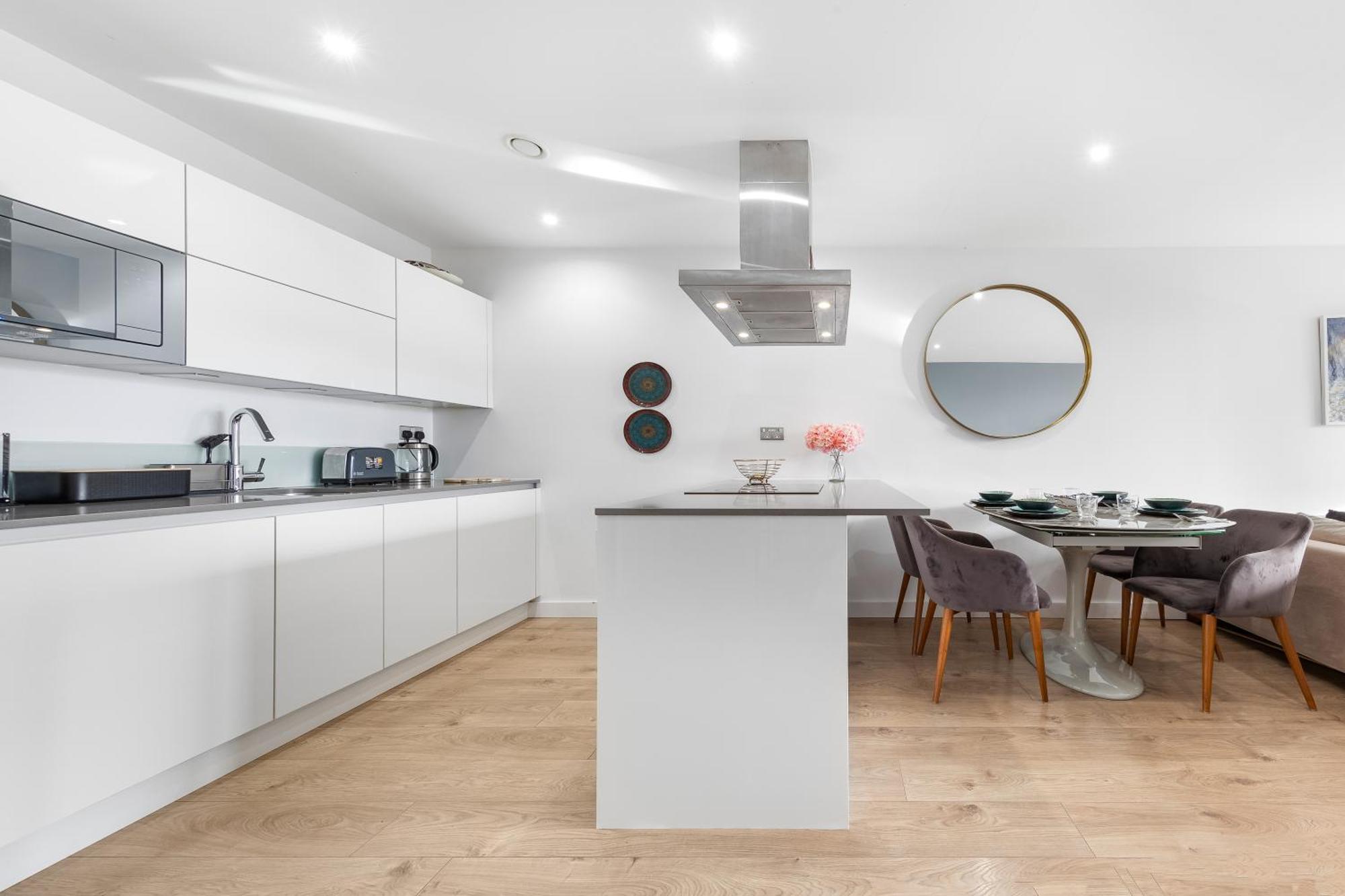 Spacious Modern 2br In The Heart Of Apartment