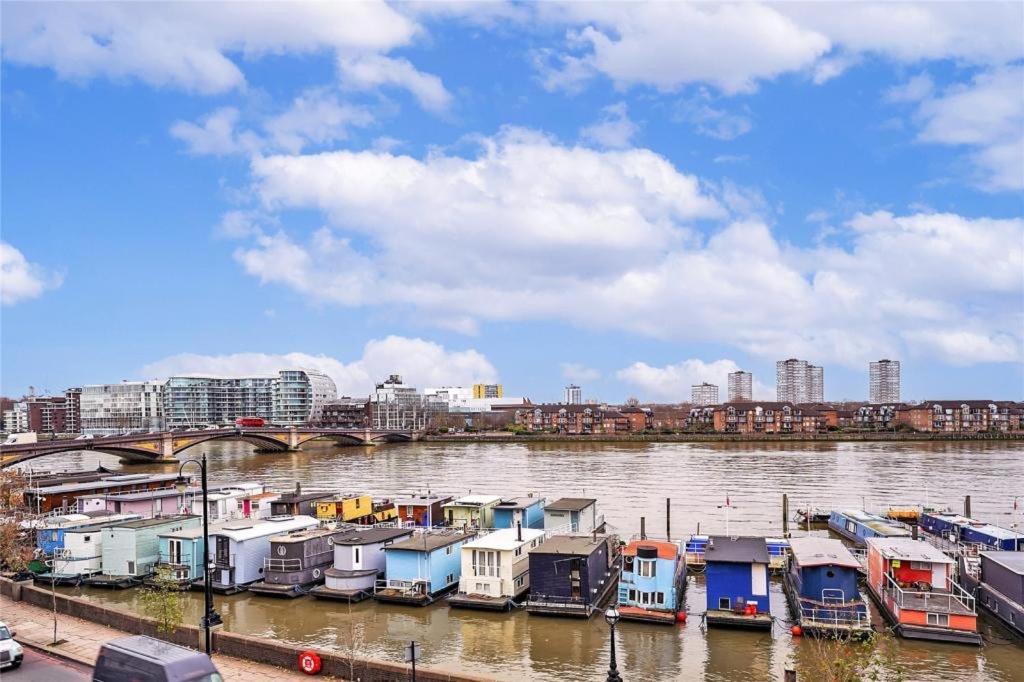 Chelsea House On The Thames *