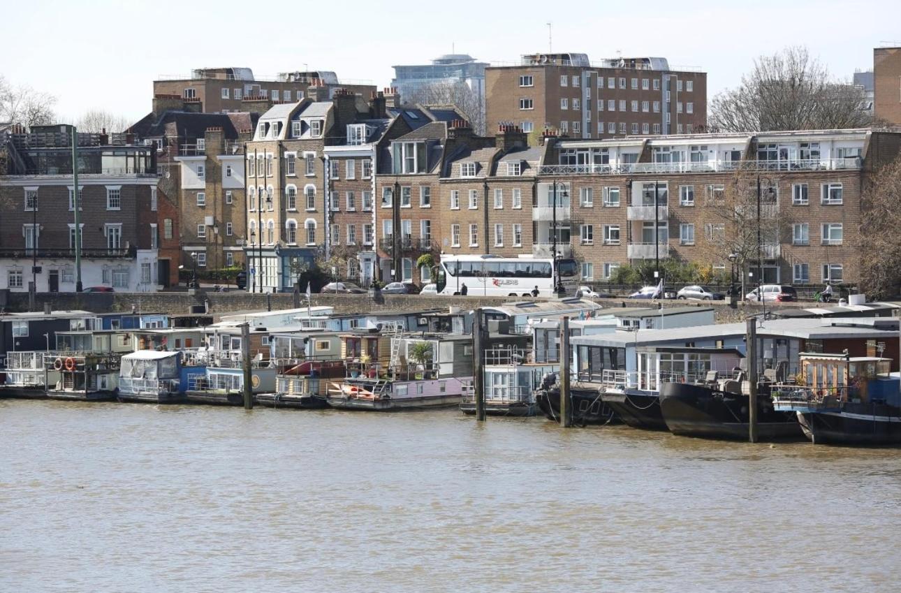 Chelsea House On The Thames *