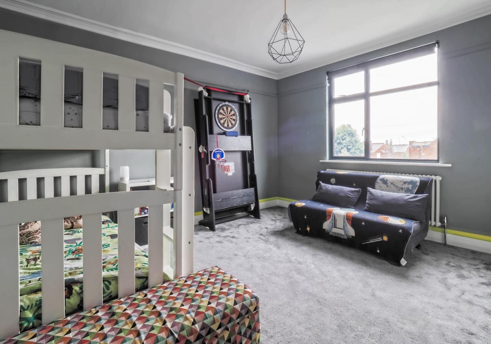 Modern Family With Garden And Parking In Kensal