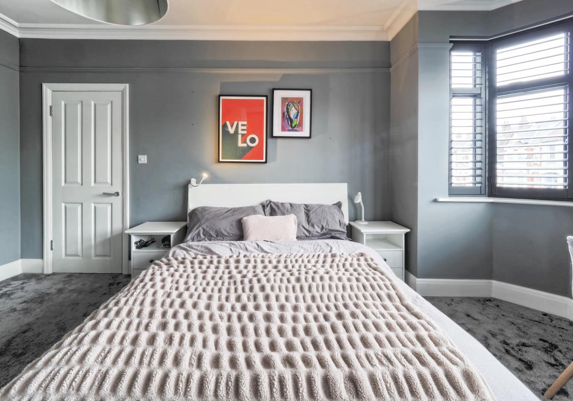 Modern Family With Garden And Parking In Kensal