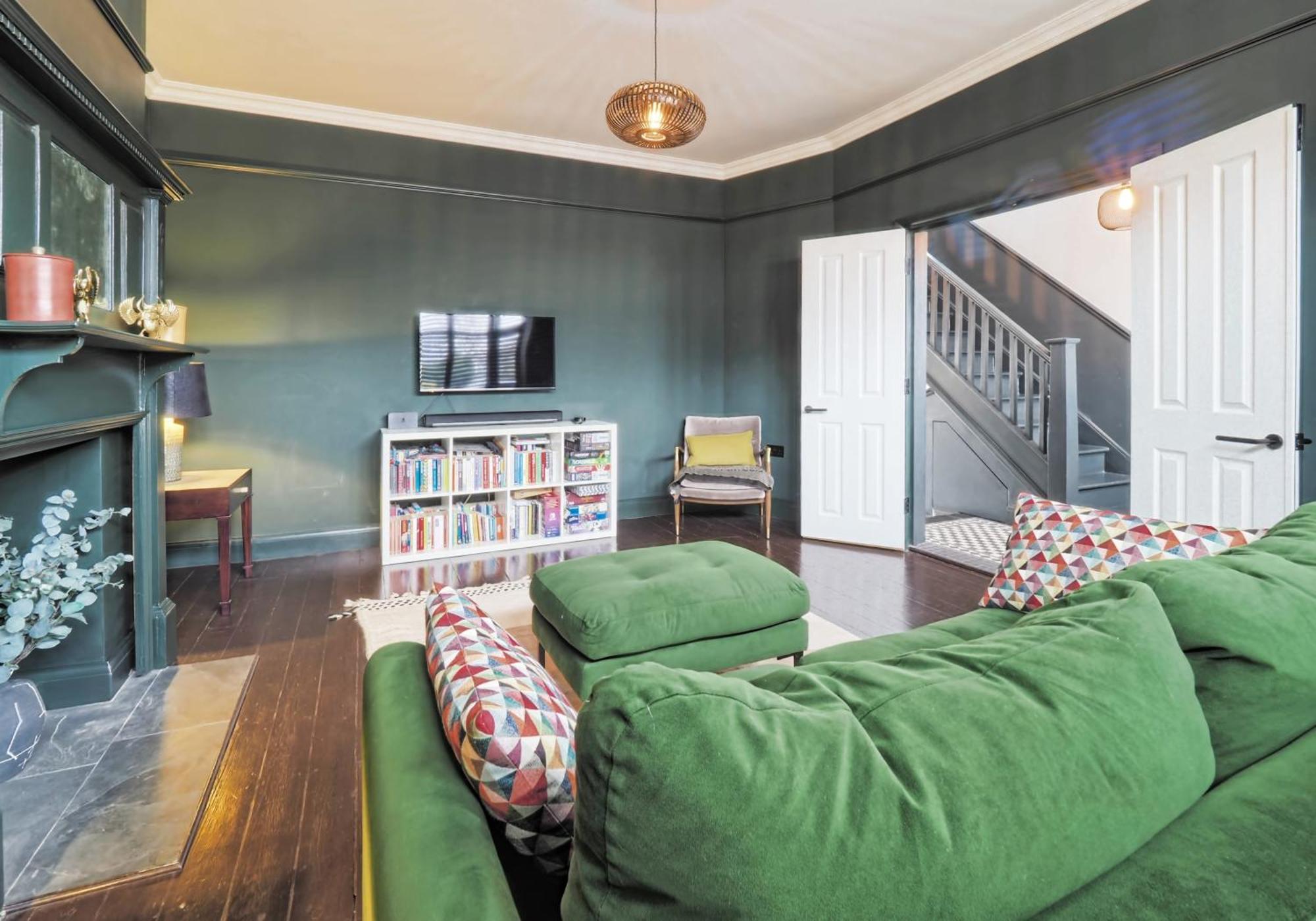 Modern Family With Garden And Parking In Kensal Holiday home London