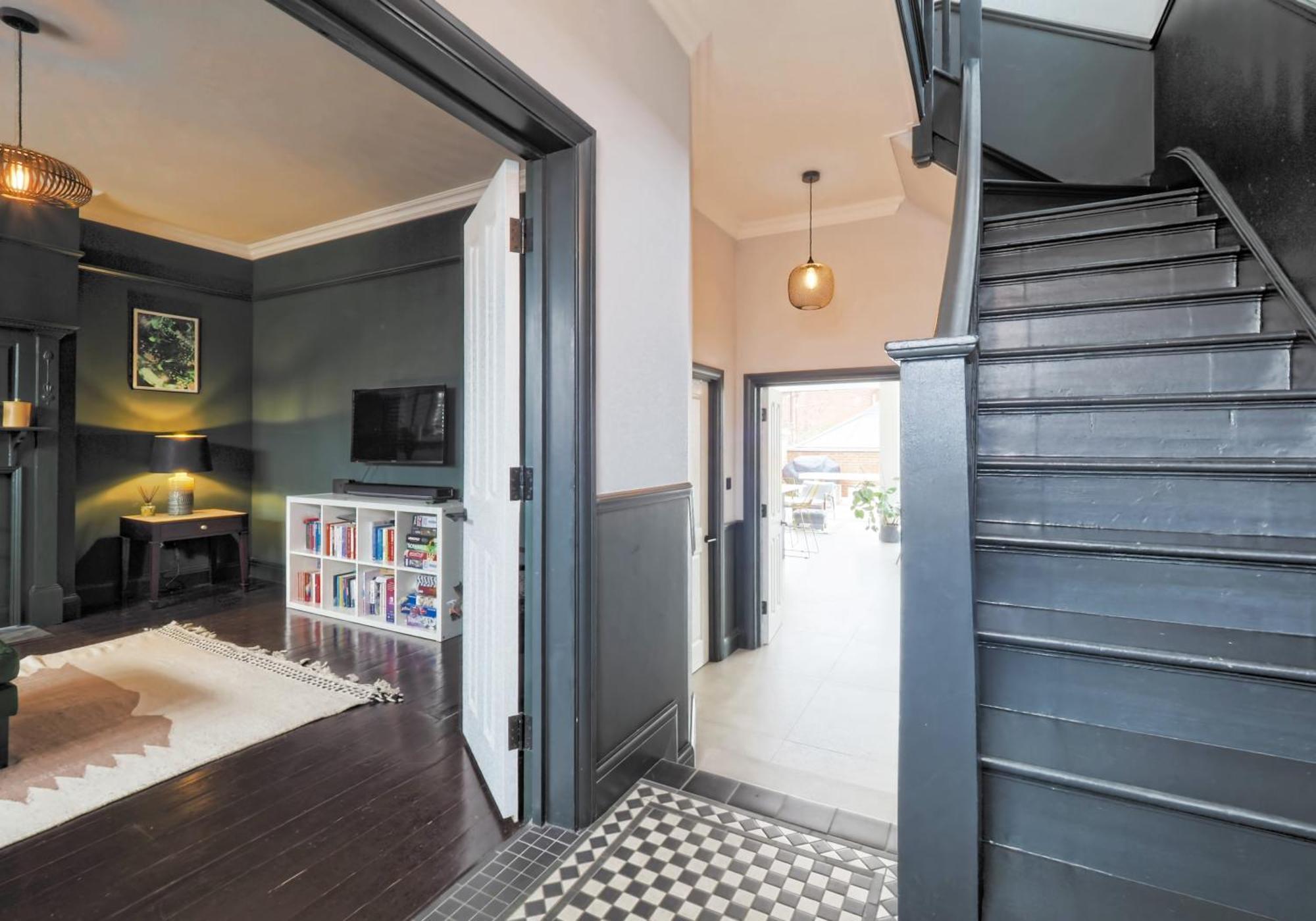 Modern Family With Garden And Parking In Kensal * London