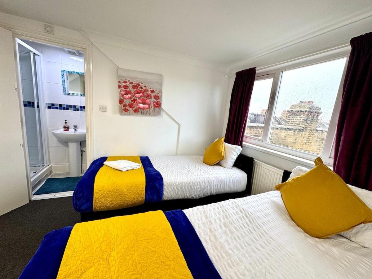 Spacious 3-bed With Garden, Private Parking, Smart Tv's, Fast Wi-fi Holiday home