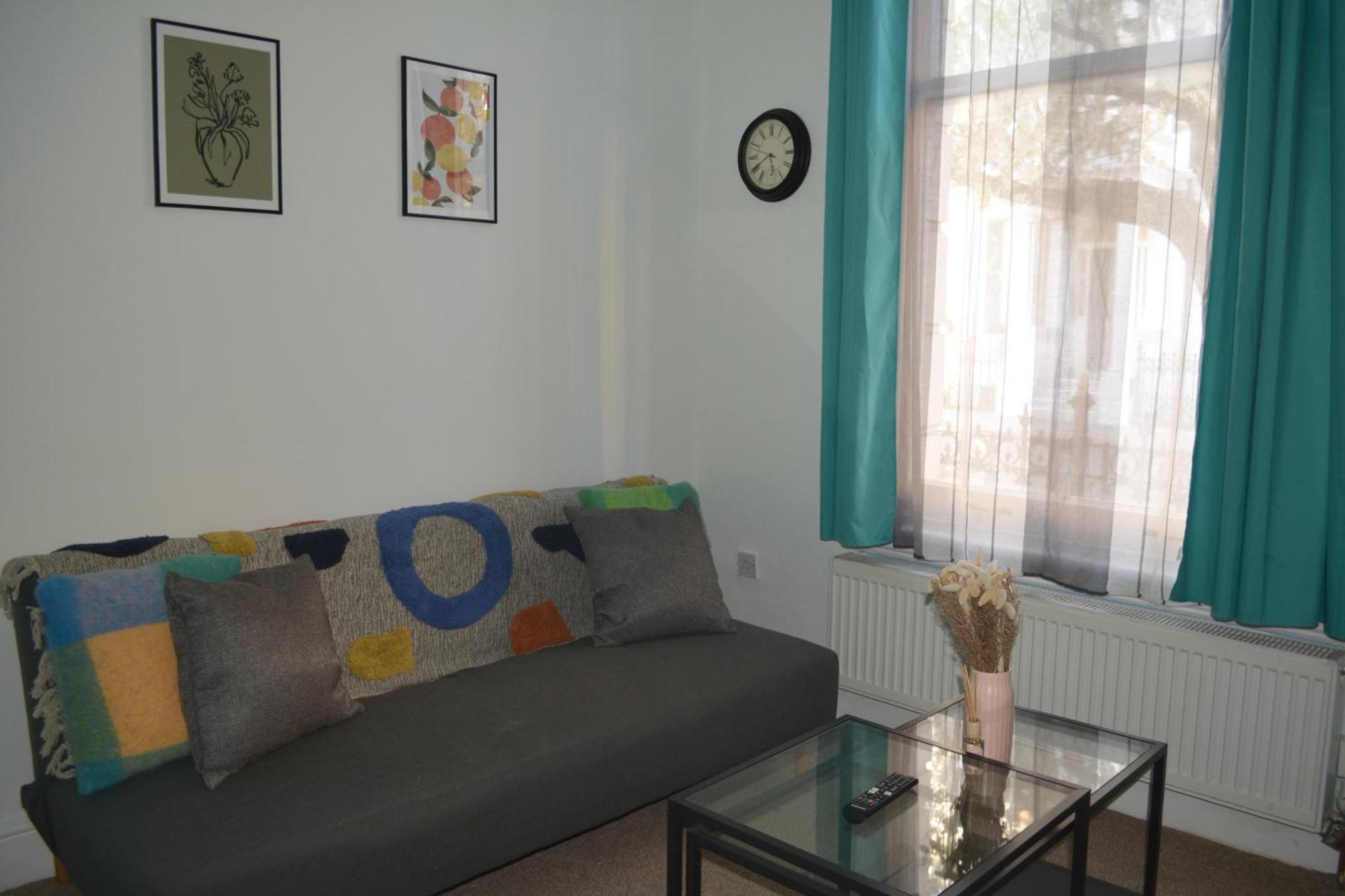 Apartment Regent Court Kensington