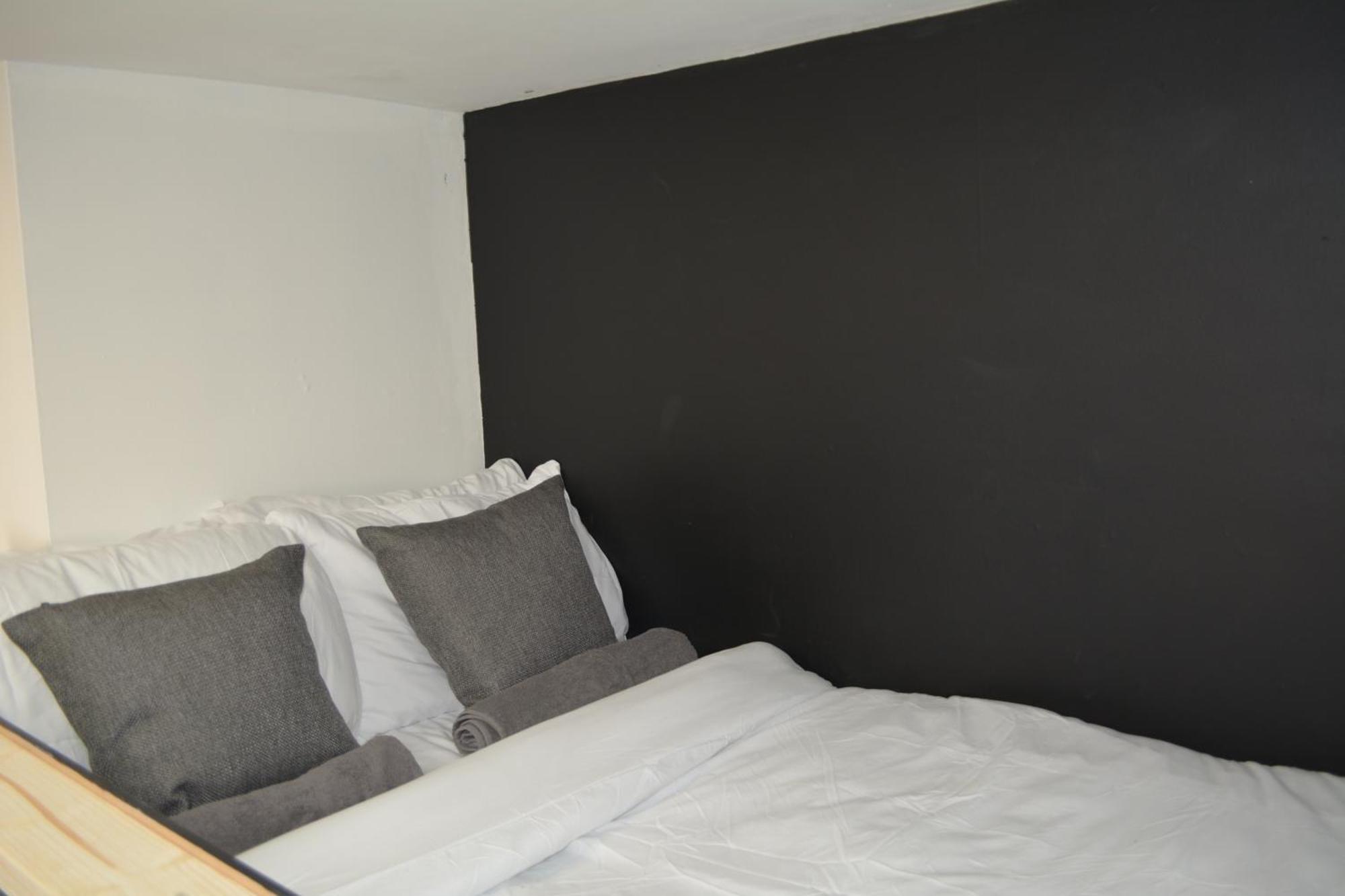 Apartment Regent Court Kensington London
