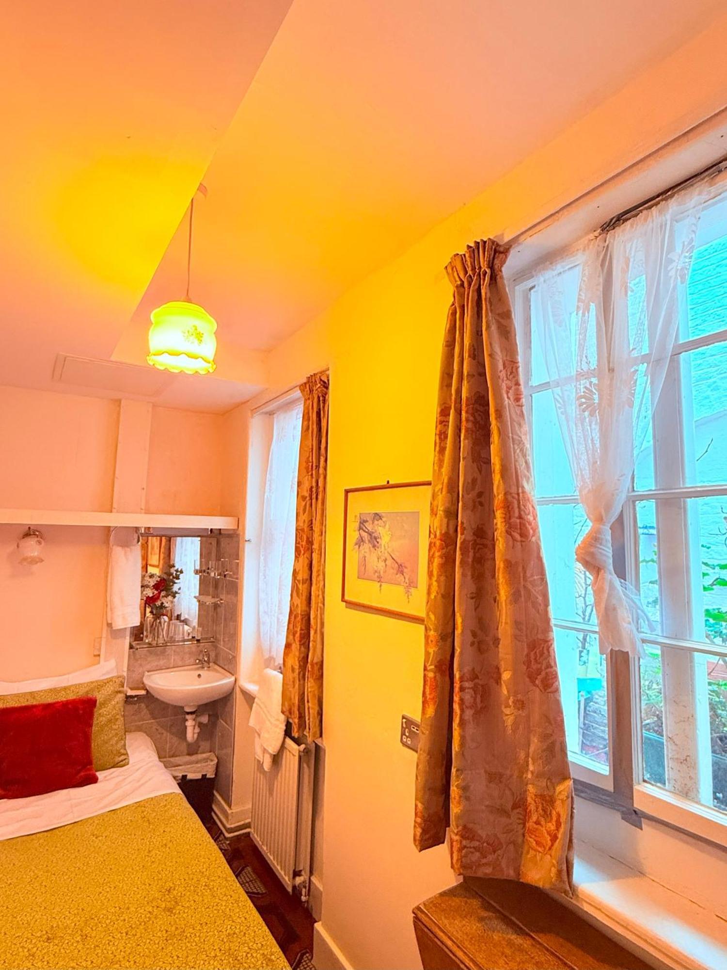Albro House 2*