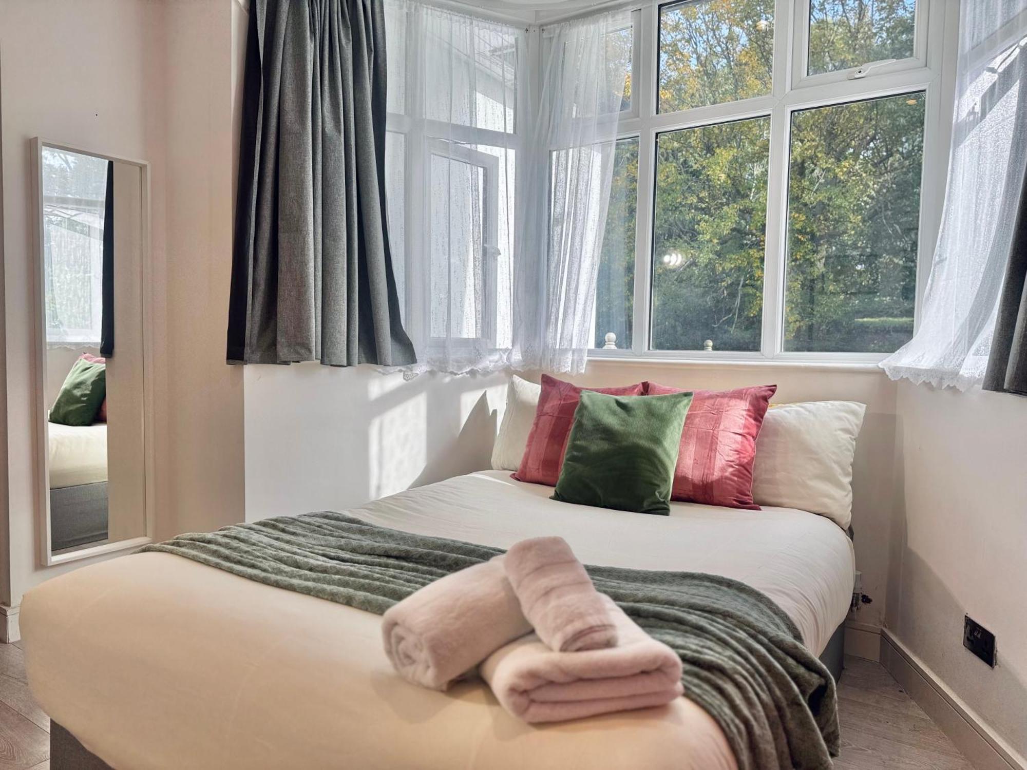 Guest house En-suites With Free Parking 30min To