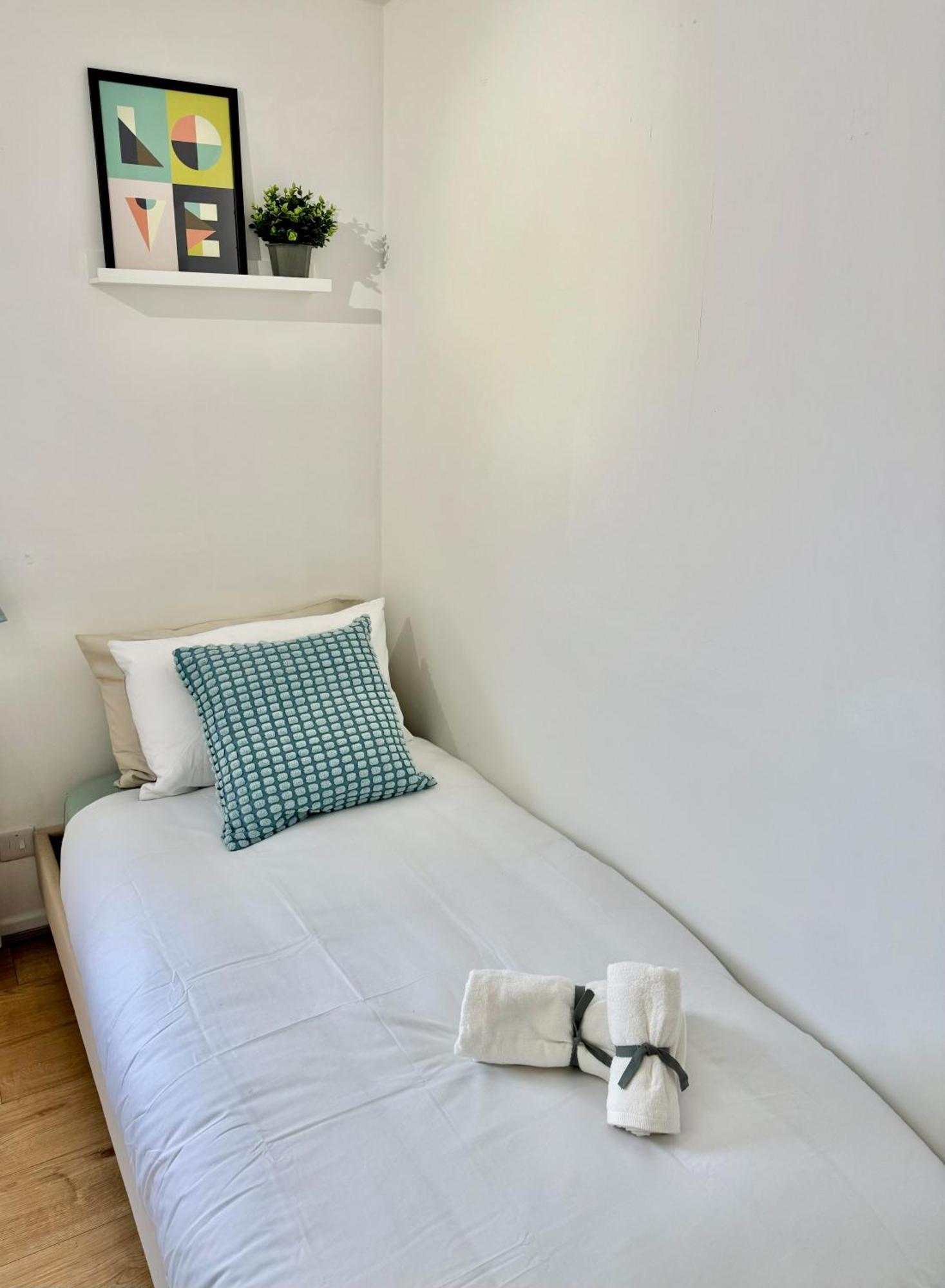 Tranquil 2 Bed Near Downtown & Free Parking * London