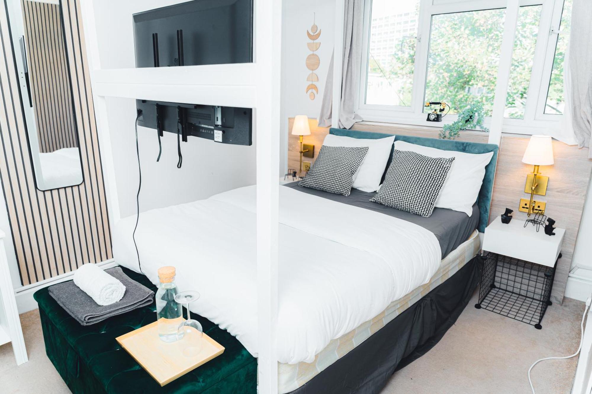 Relaxhaus! 3br Garden Retreat With 2 Saunas, Hot Tub And Cinema Holiday home