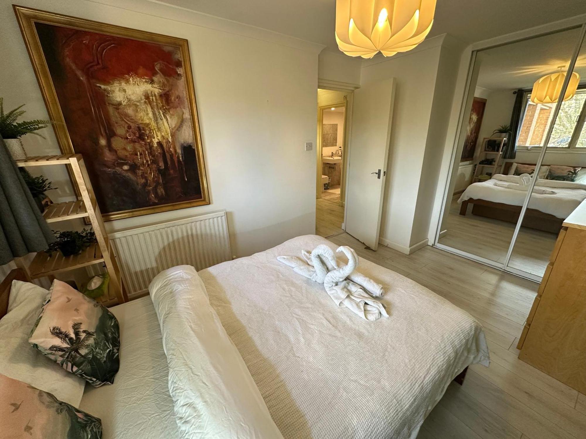 Tower Bridge King Bed En-suite With Parking And Balcony Apartment *