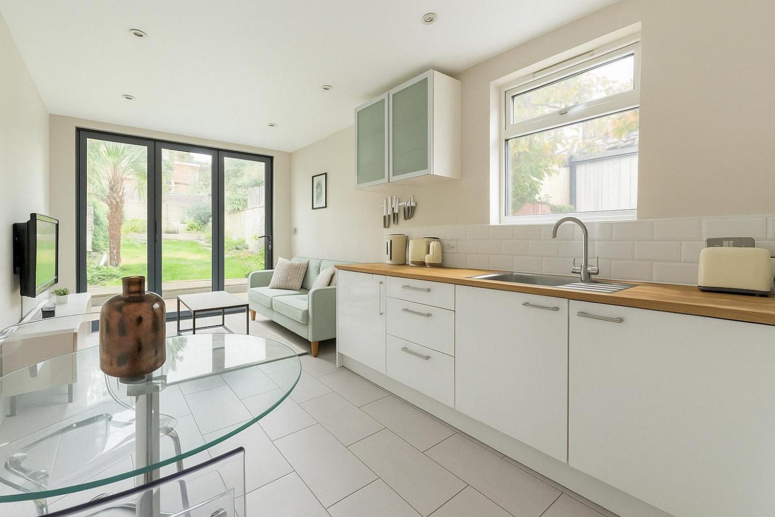 Peaceful Ground Floor Retreat With Garden Apartment London
