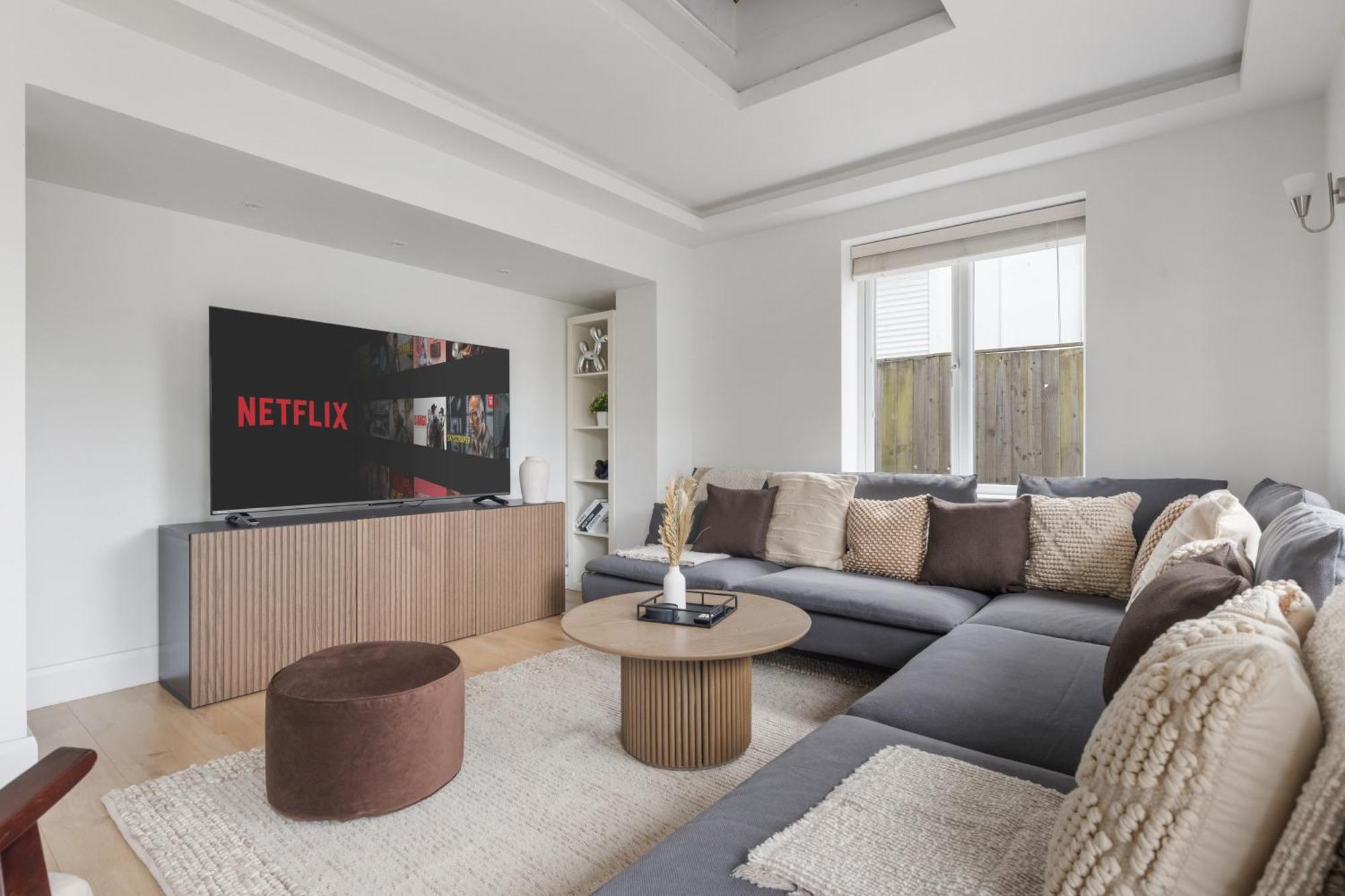 Stunning 3bd With Garden & Free Parking Apartment *