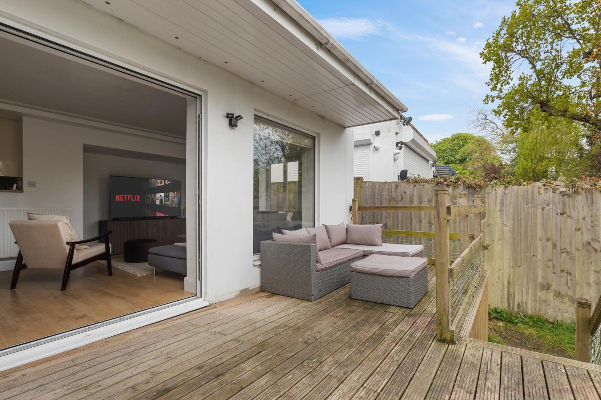 Apartment Stunning 3bd With Garden & Free Parking