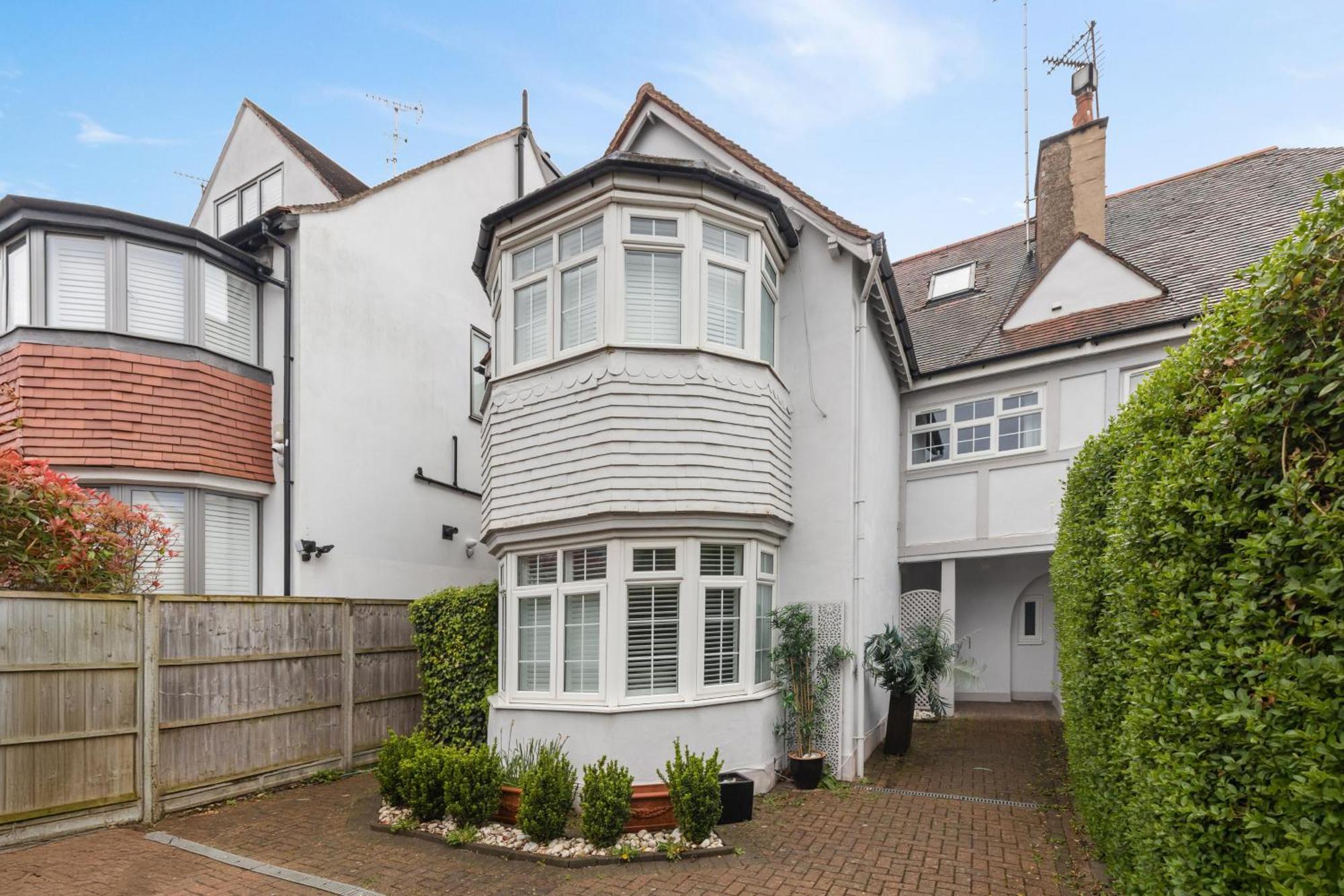 Stunning 3bd With Garden & Free Parking Apartment *
