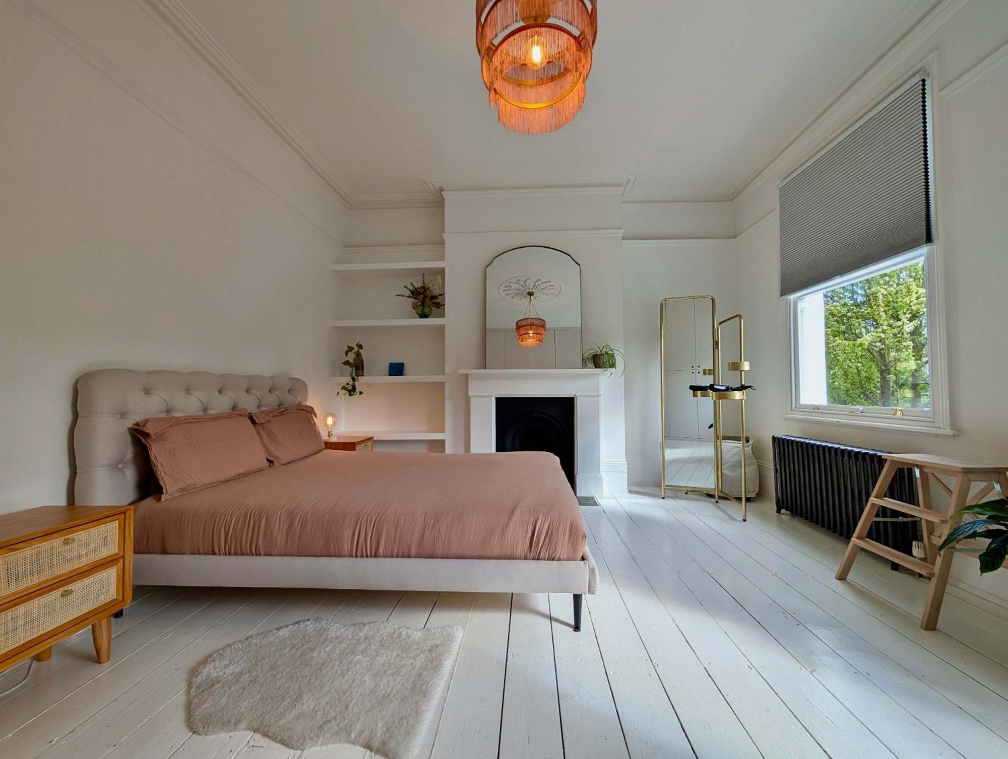 Chic With Backyard Near Emirates Stadium London
