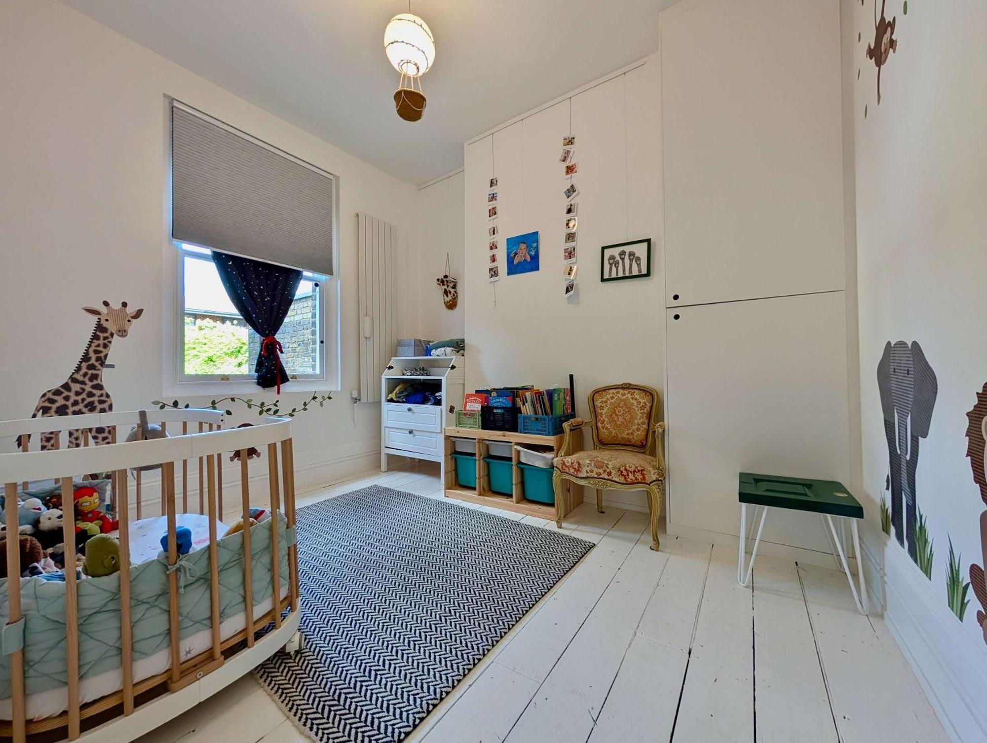 Chic With Backyard Near Emirates Stadium Apartment *