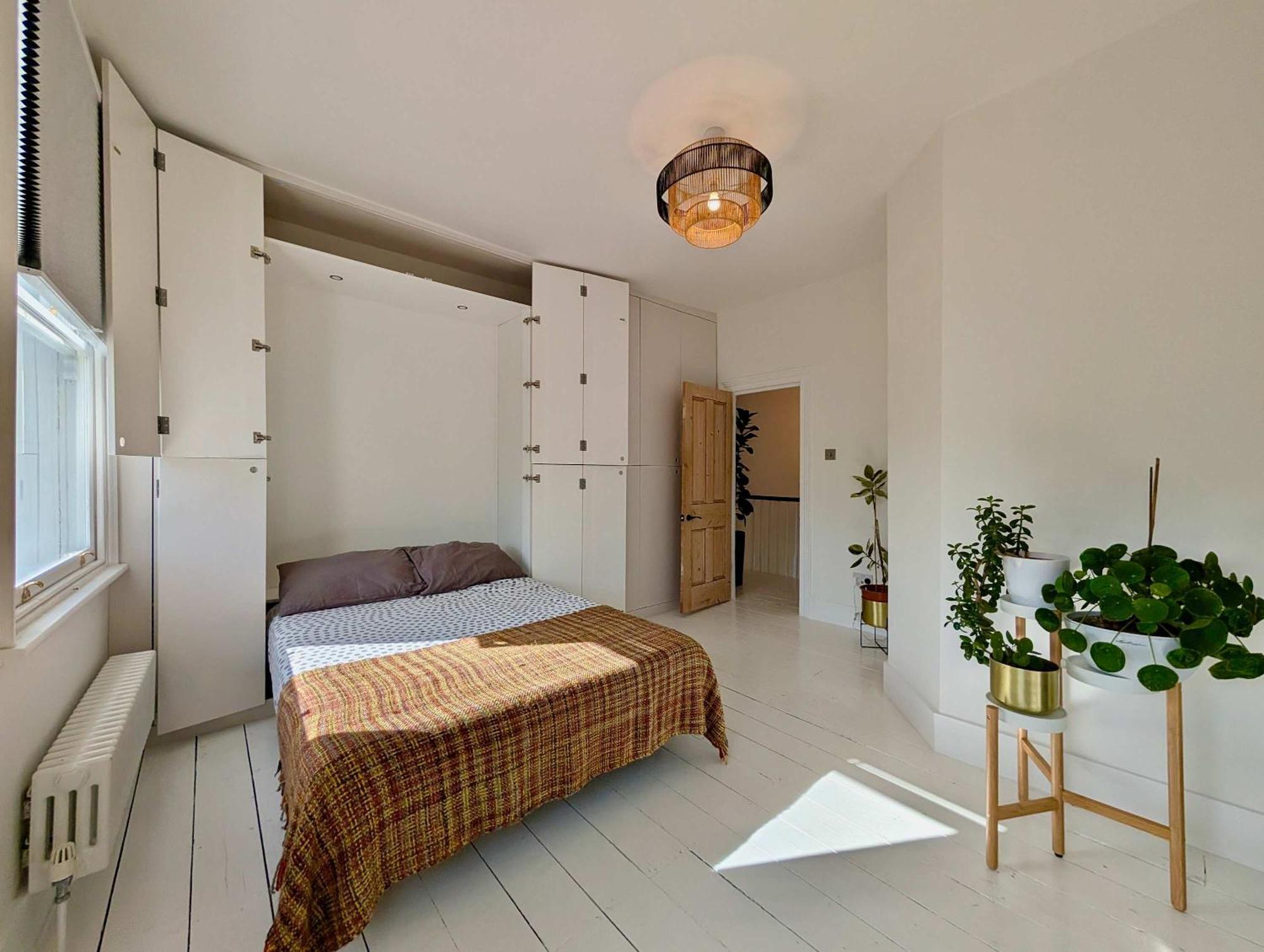 Chic With Backyard Near Emirates Stadium Apartment