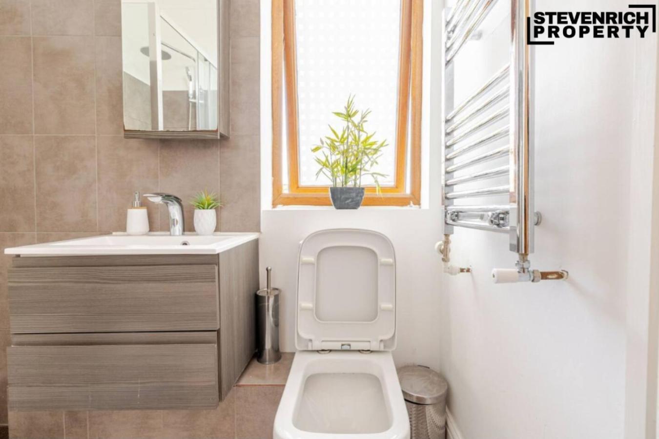 Large Town House Long Term London