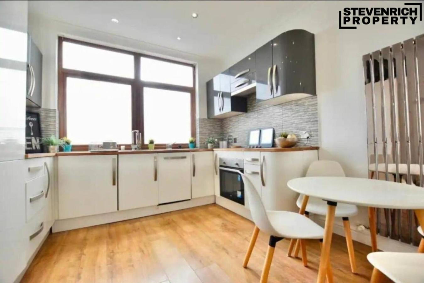Holiday home Large Town House Long Term
