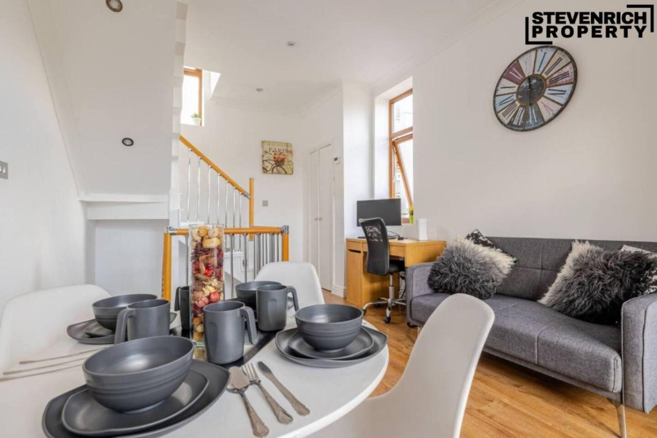 Large Town House Long Term *