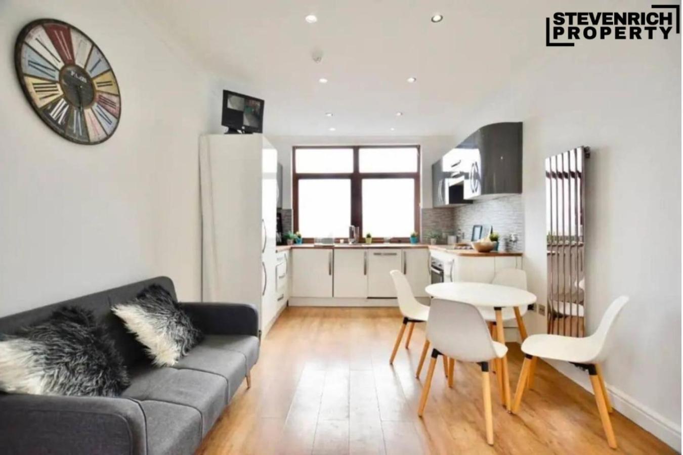 Large Town House Long Term * London