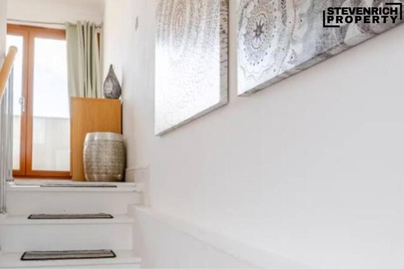 Large Town House Long Term