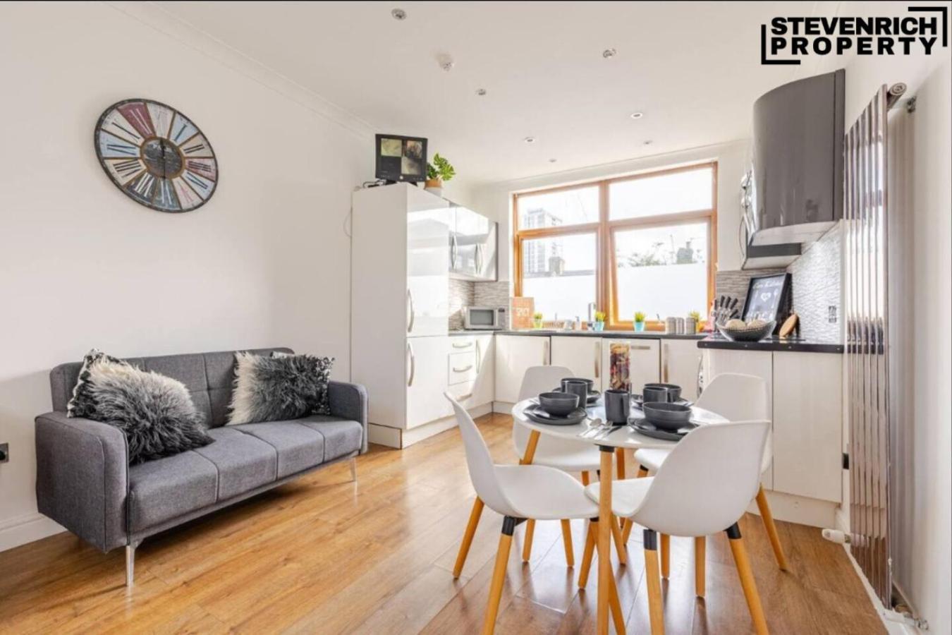 Holiday home Large Town House Long Term *